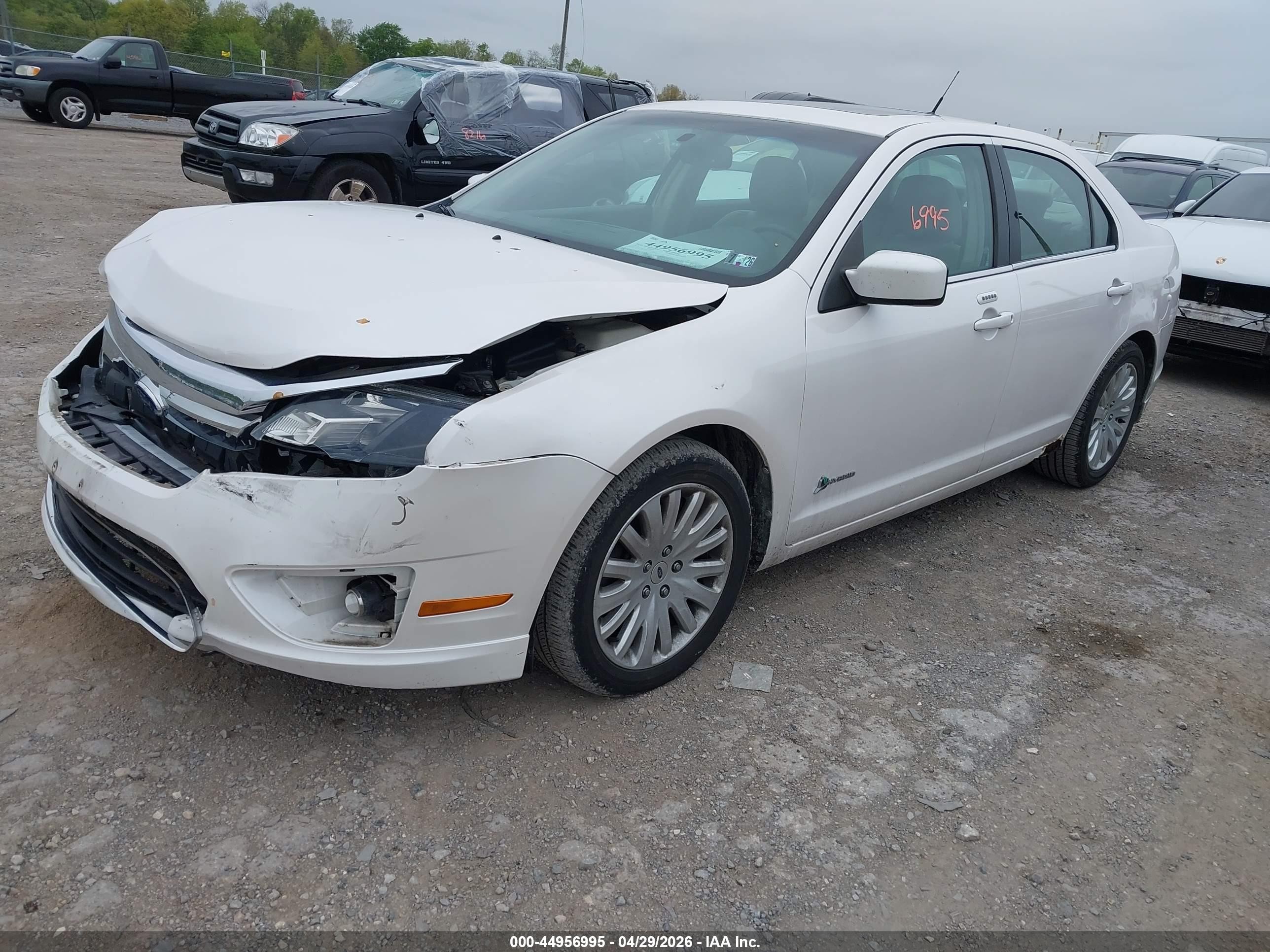 2010 Ford Fusion Hybrid   White vin: 3FADP0L38AR375659