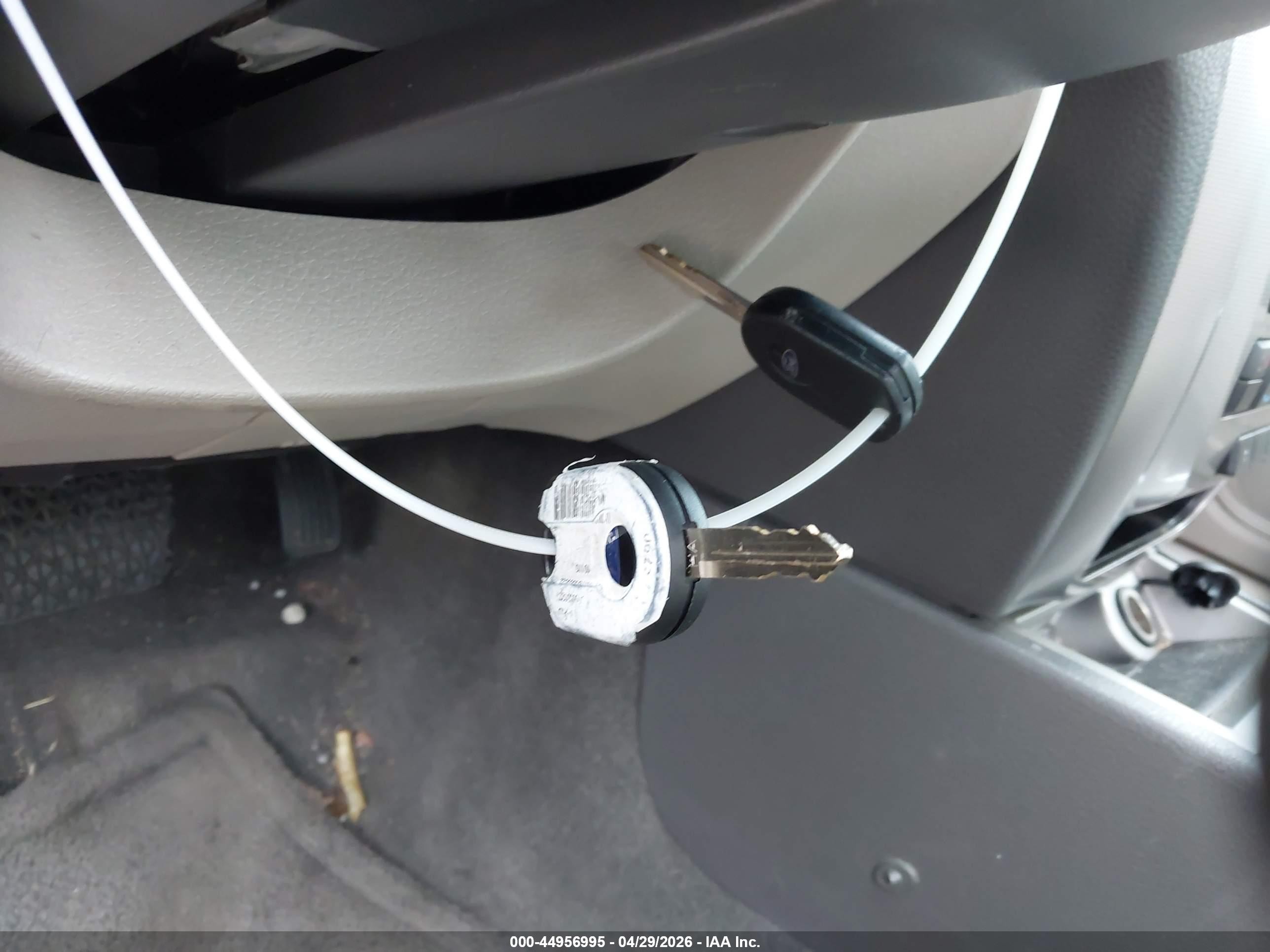 2010 Ford Fusion Hybrid   White vin: 3FADP0L38AR375659