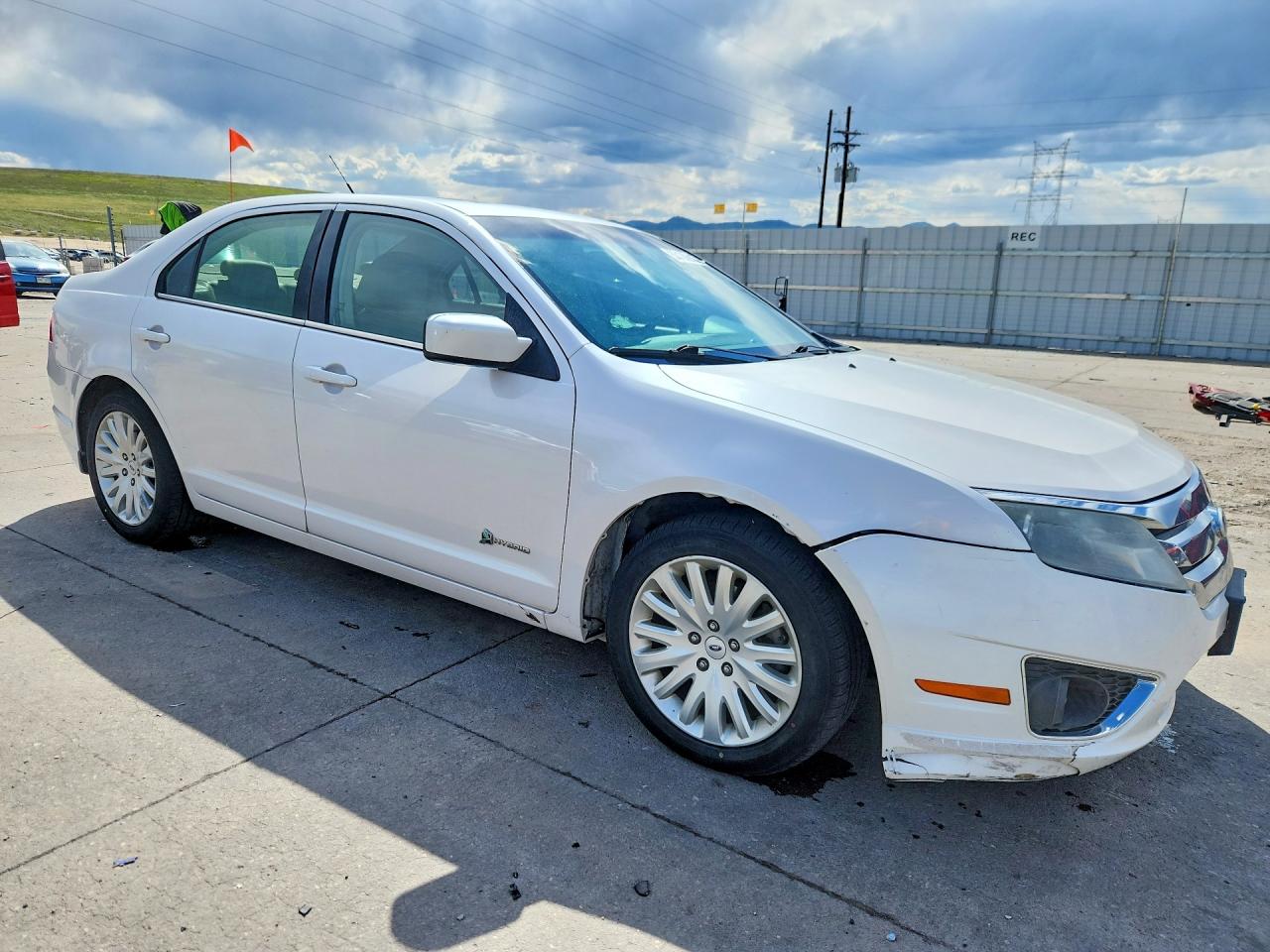 2010 Ford Fusion Hybrid White vin: 3FADP0L39AR335610