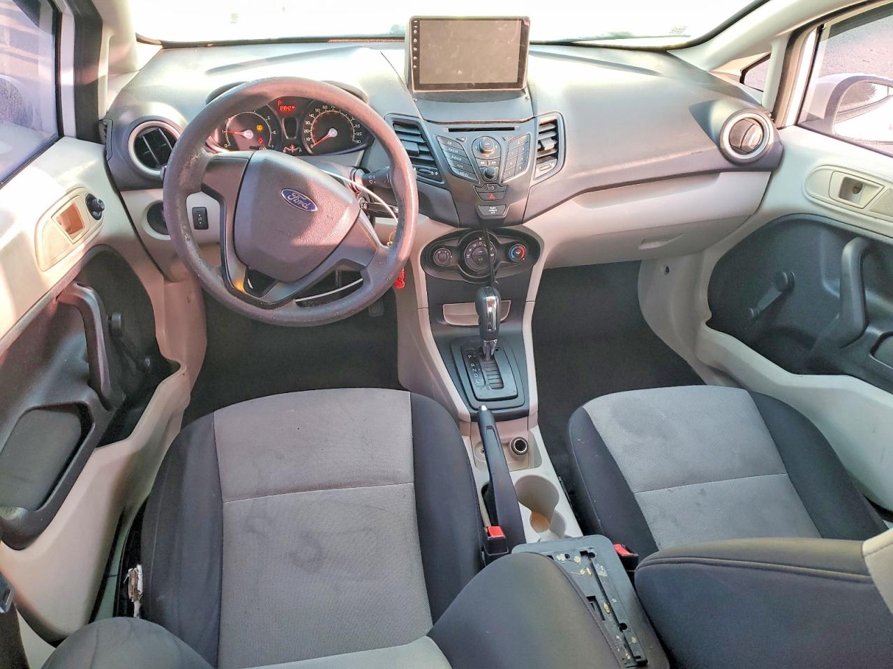 2011 Ford Fiesta S Белый vin: 3FADP4AJ0BM174779