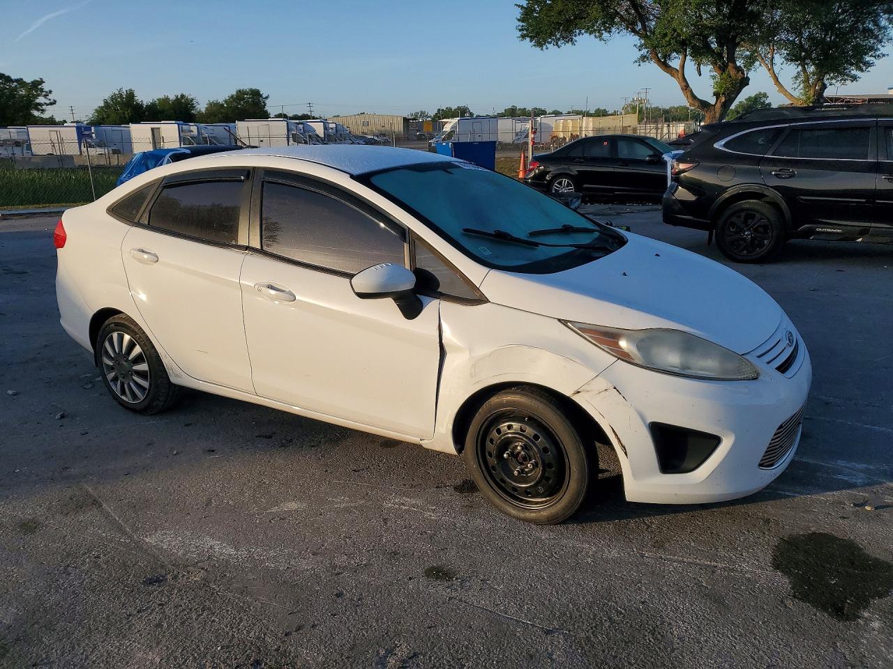 2011 Ford Fiesta S Белый vin: 3FADP4AJ0BM174779