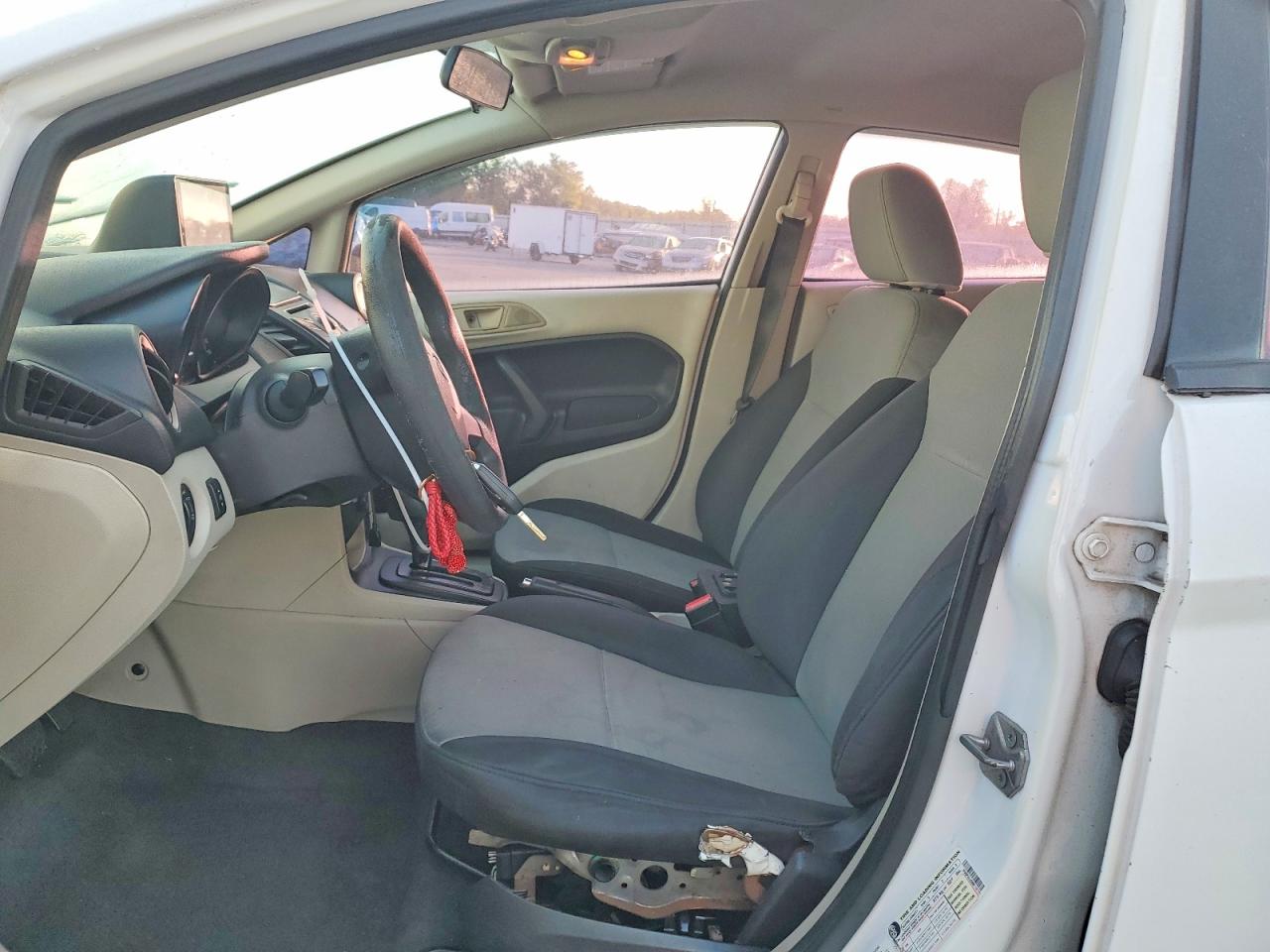2011 Ford Fiesta S Белый vin: 3FADP4AJ0BM174779