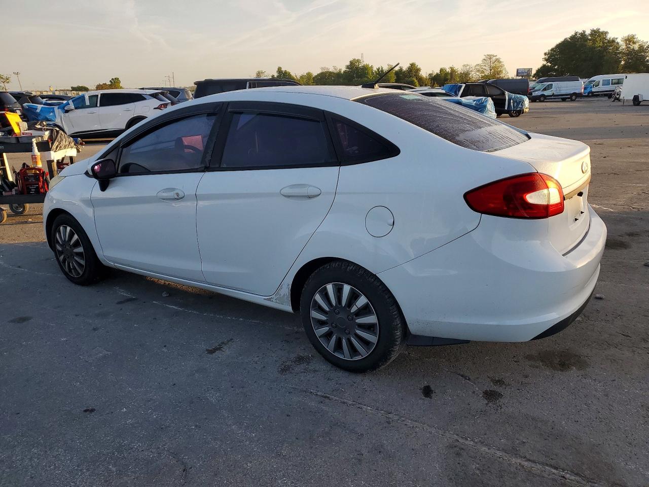 2011 Ford Fiesta S Белый vin: 3FADP4AJ0BM174779