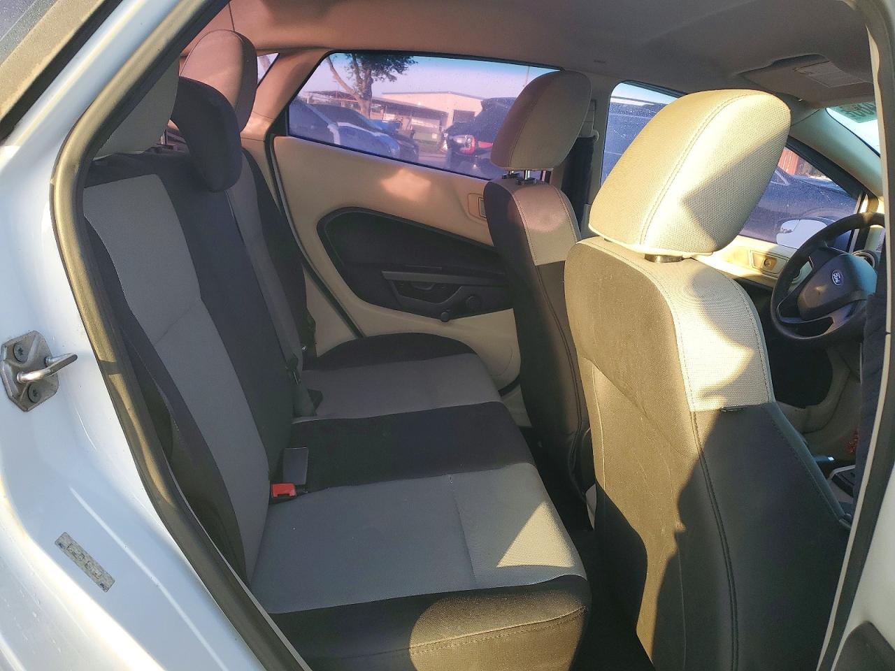 2011 Ford Fiesta S Белый vin: 3FADP4AJ0BM174779