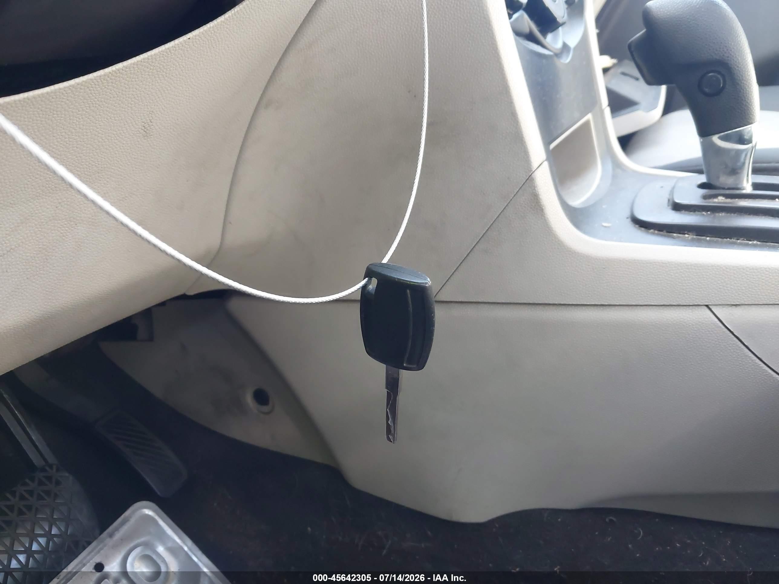 2011 Ford Fiesta S Белый vin: 3FADP4AJ1BM109021