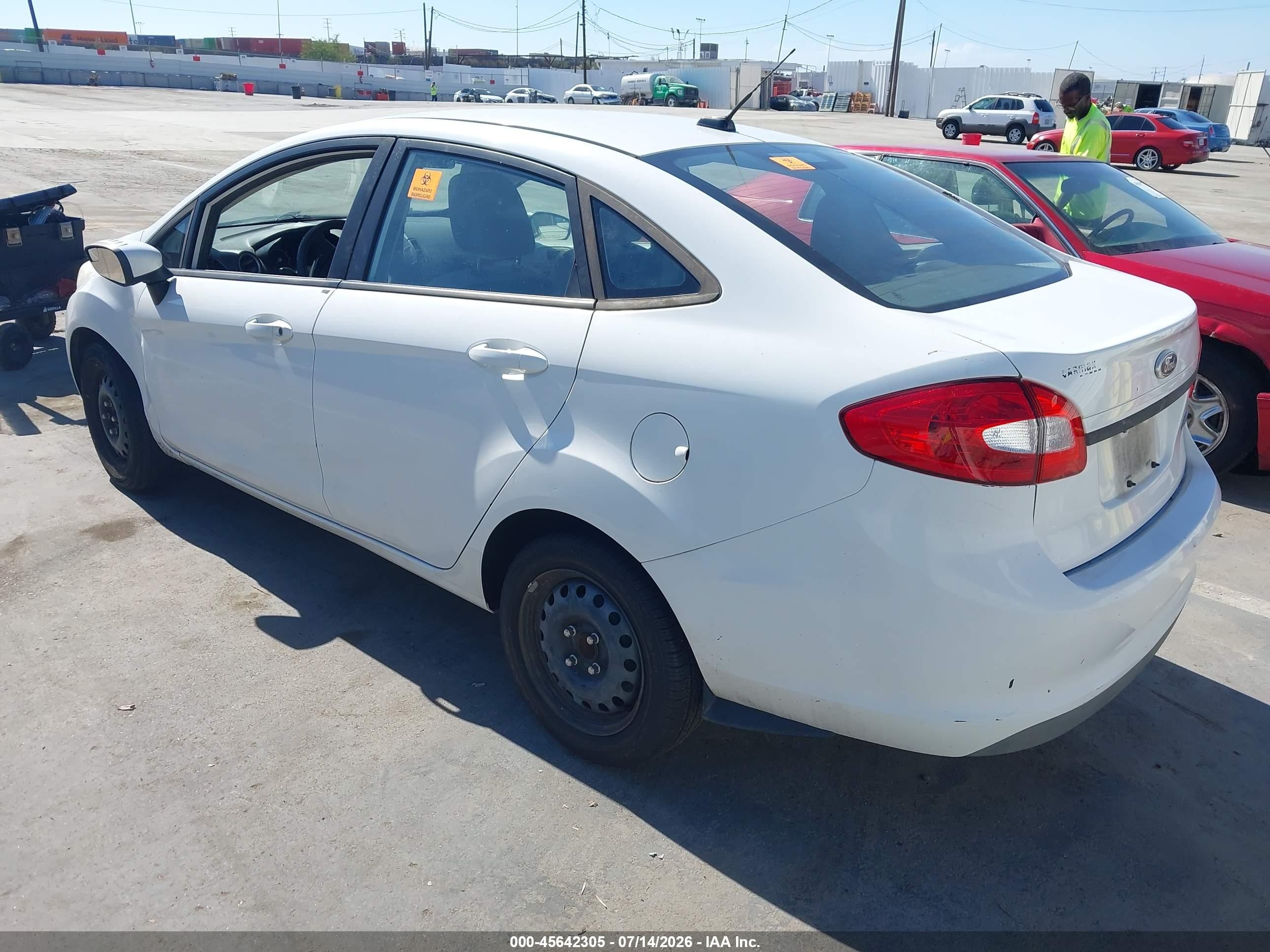 2011 Ford Fiesta S Белый vin: 3FADP4AJ1BM109021