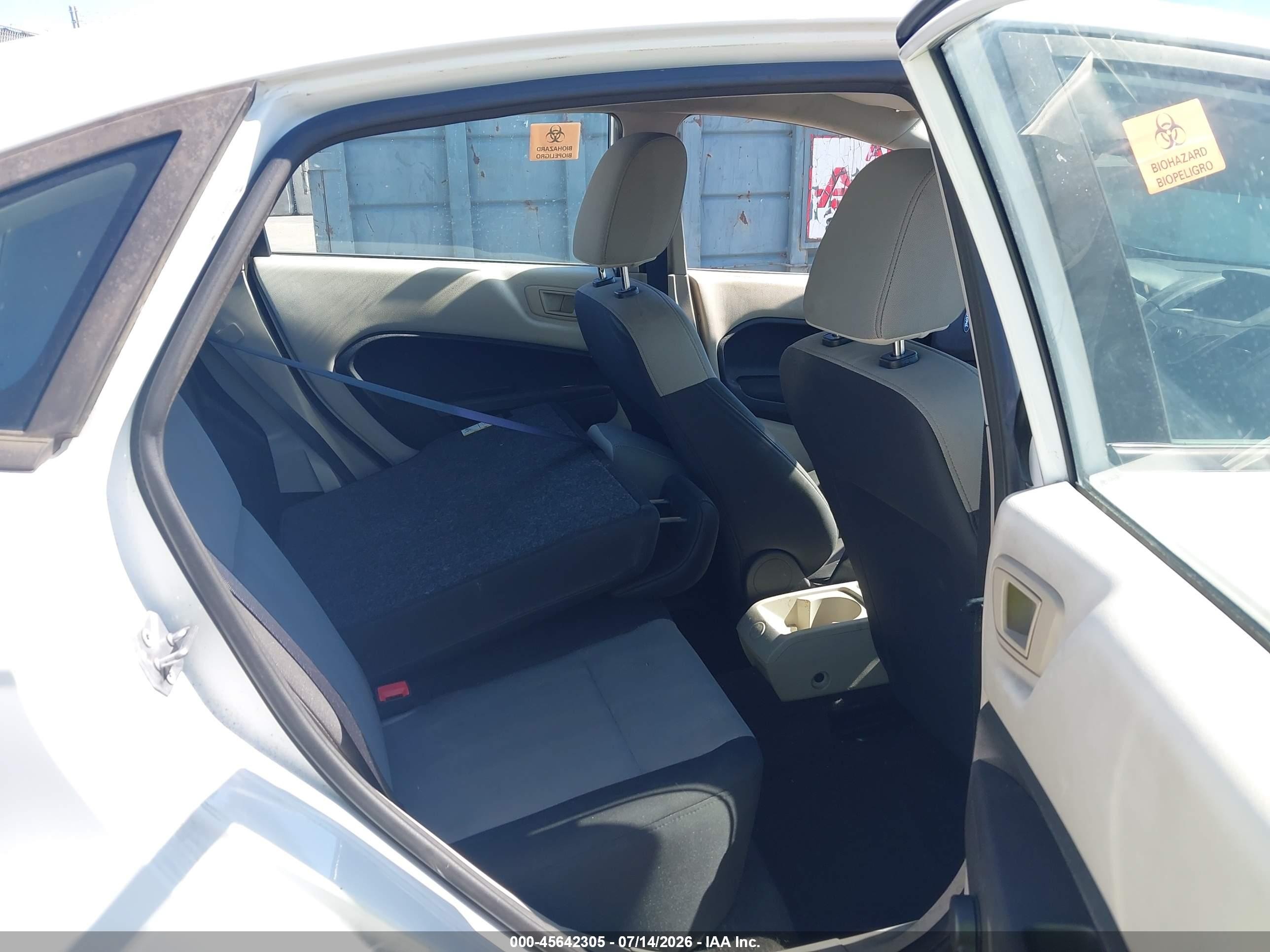 2011 Ford Fiesta S Белый vin: 3FADP4AJ1BM109021