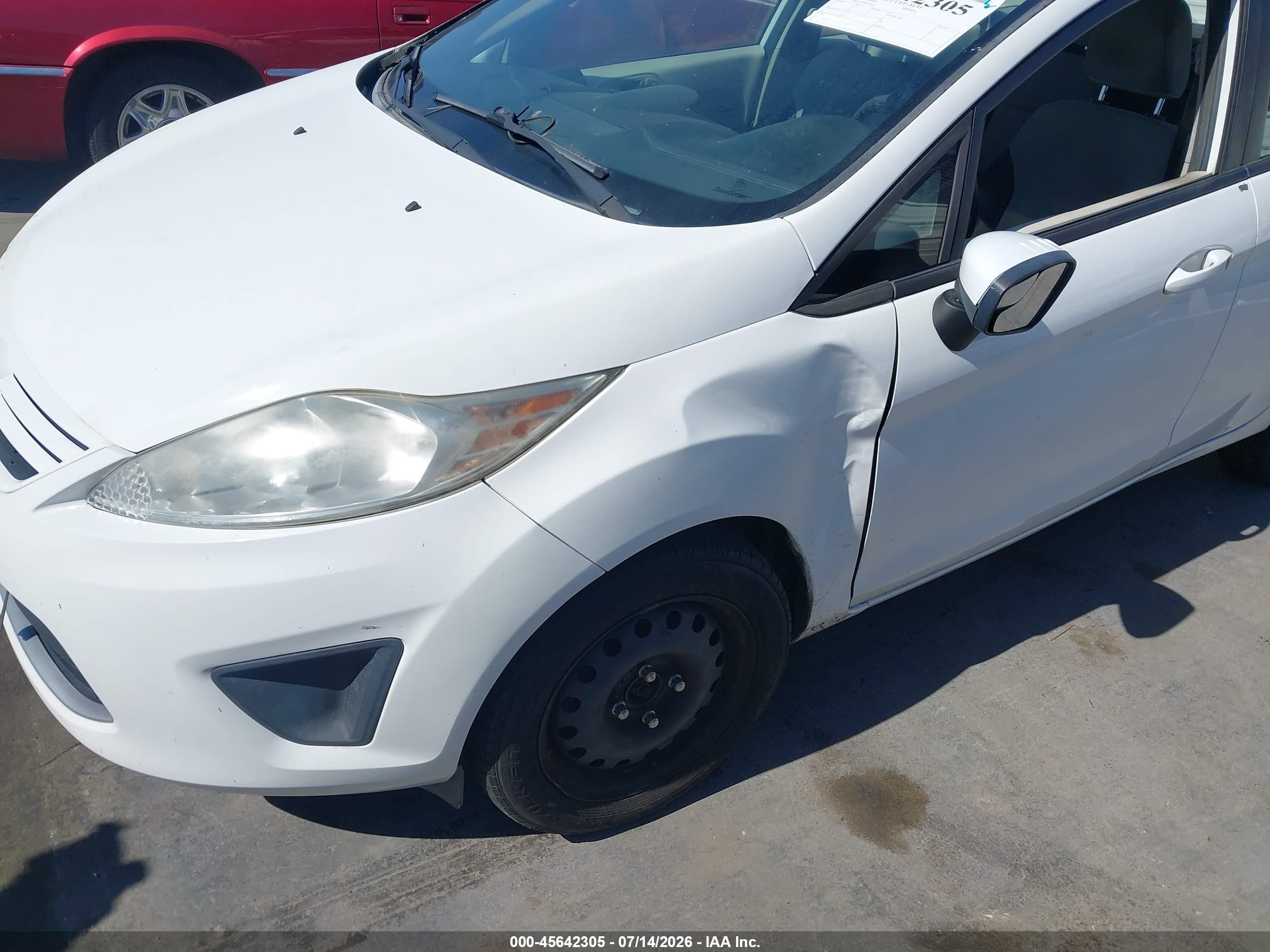 2011 Ford Fiesta S Белый vin: 3FADP4AJ1BM109021
