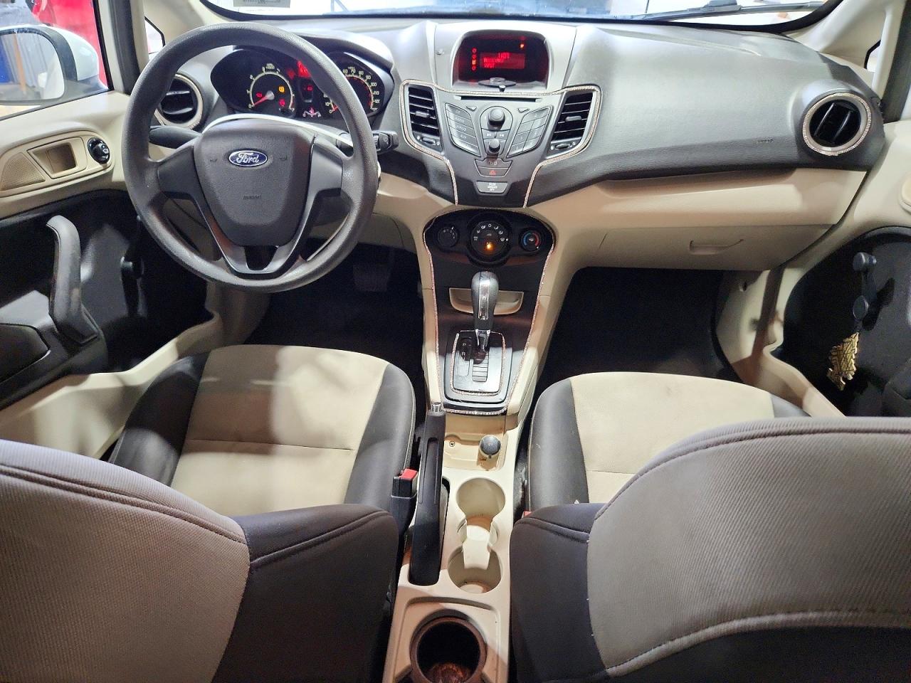2011 Ford Fiesta S Белый vin: 3FADP4AJ1BM240515