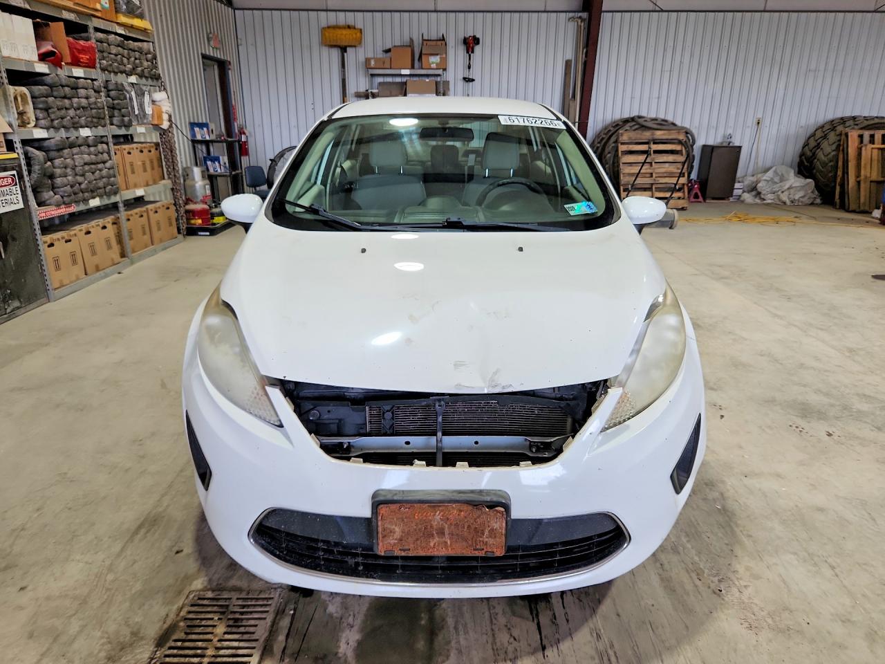 2011 Ford Fiesta S Белый vin: 3FADP4AJ1BM240515