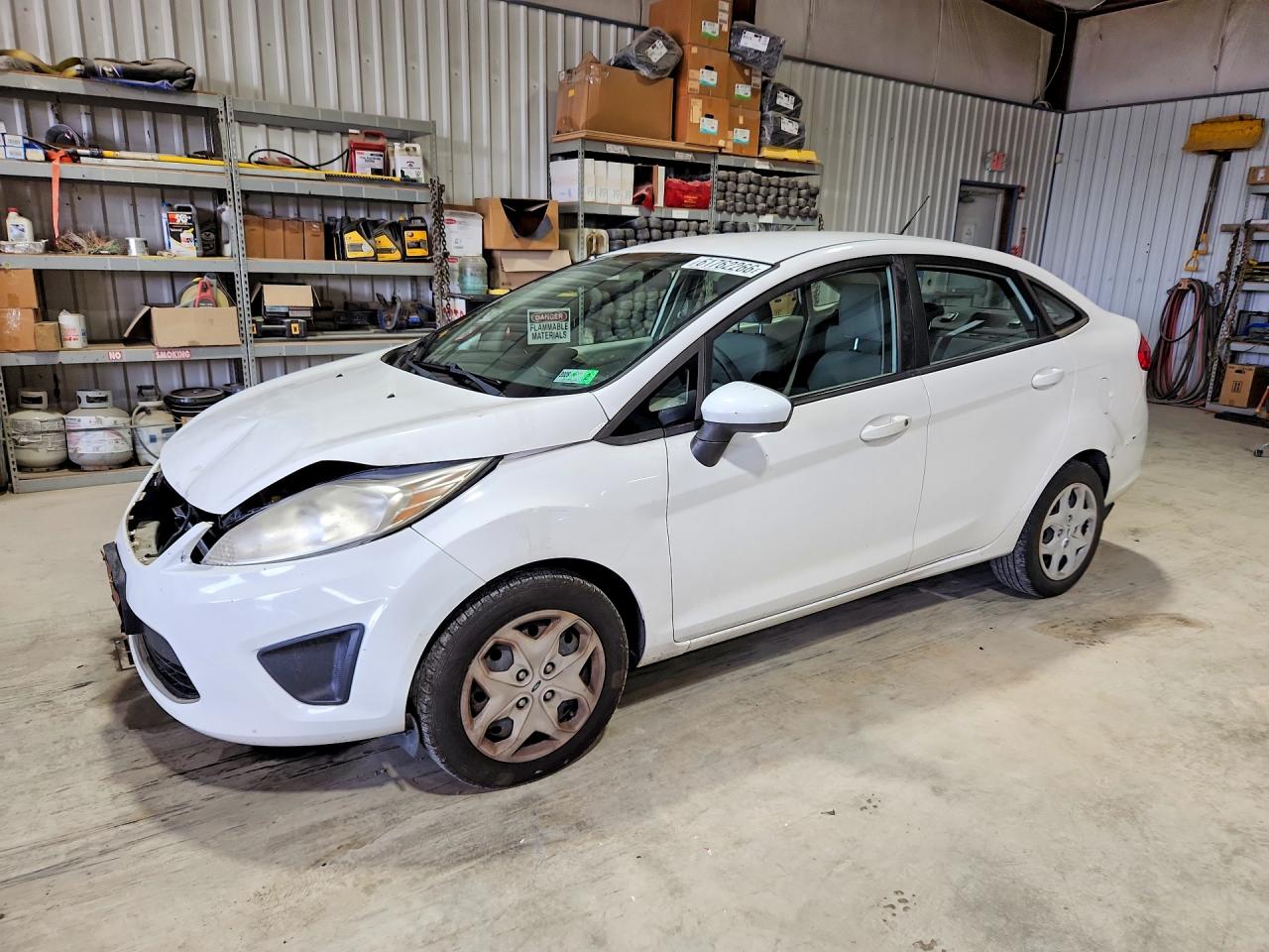 2011 Ford Fiesta S Белый vin: 3FADP4AJ1BM240515