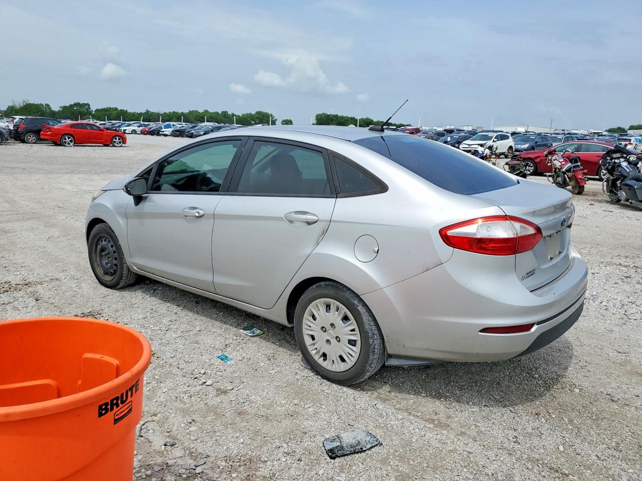 2015 Ford Fiesta S Silver vin: 3FADP4AJ1FM135835
