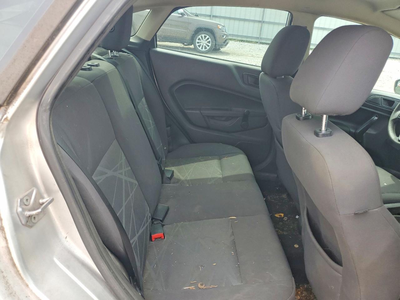2015 Ford Fiesta S Silver vin: 3FADP4AJ1FM135835