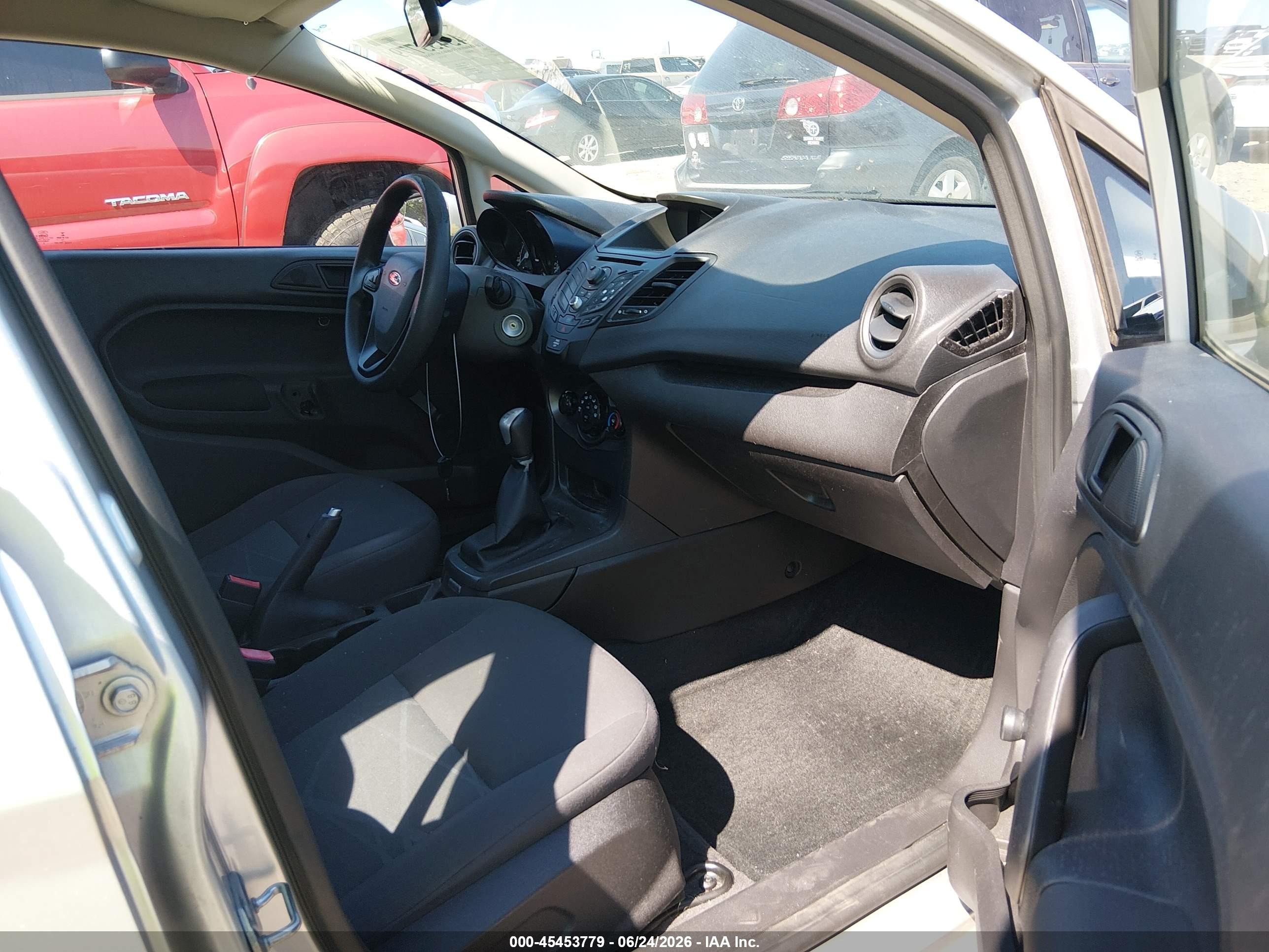2015 Ford Fiesta S Silver vin: 3FADP4AJ1FM145457