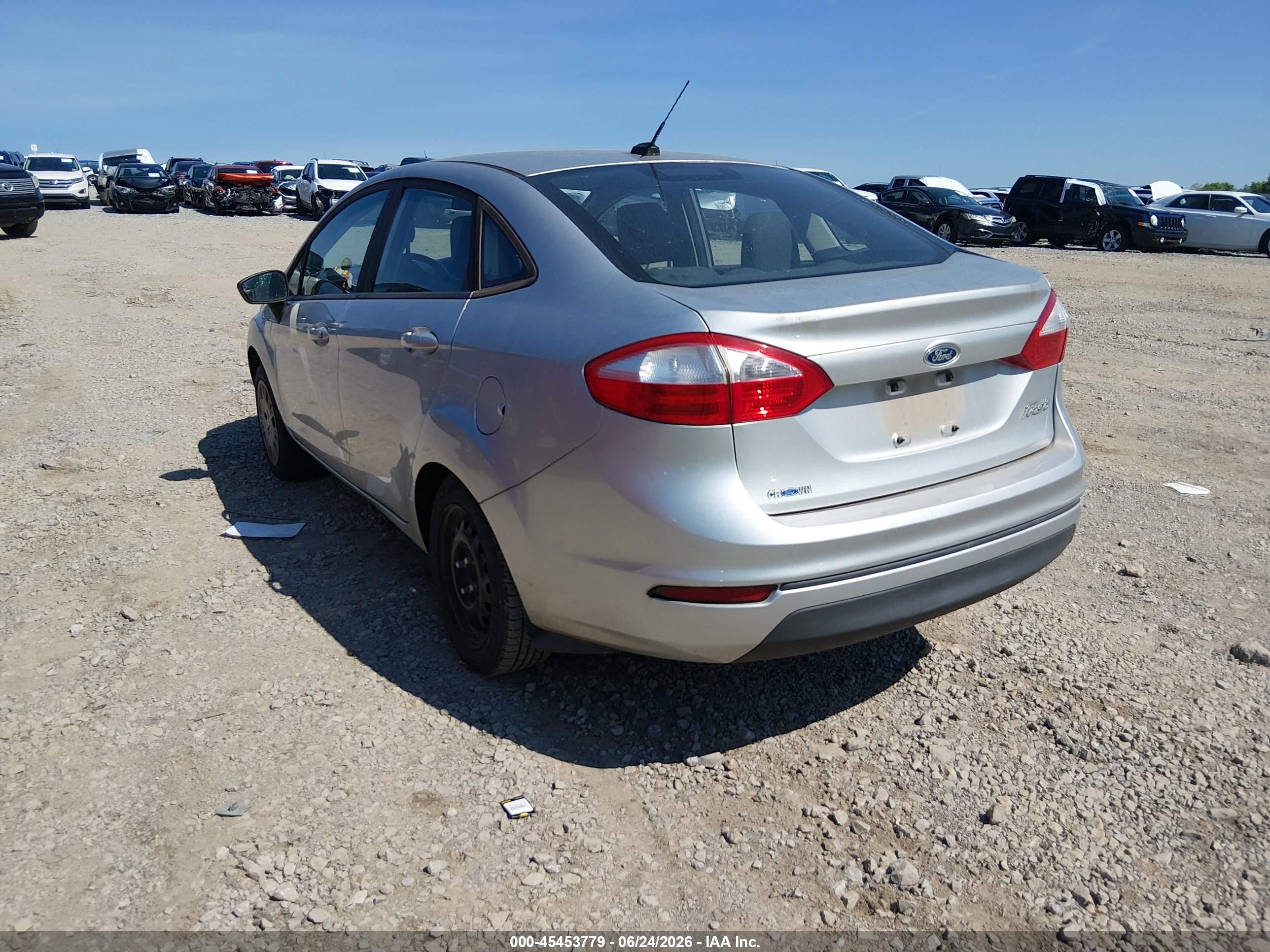 2015 Ford Fiesta S Silver vin: 3FADP4AJ1FM145457
