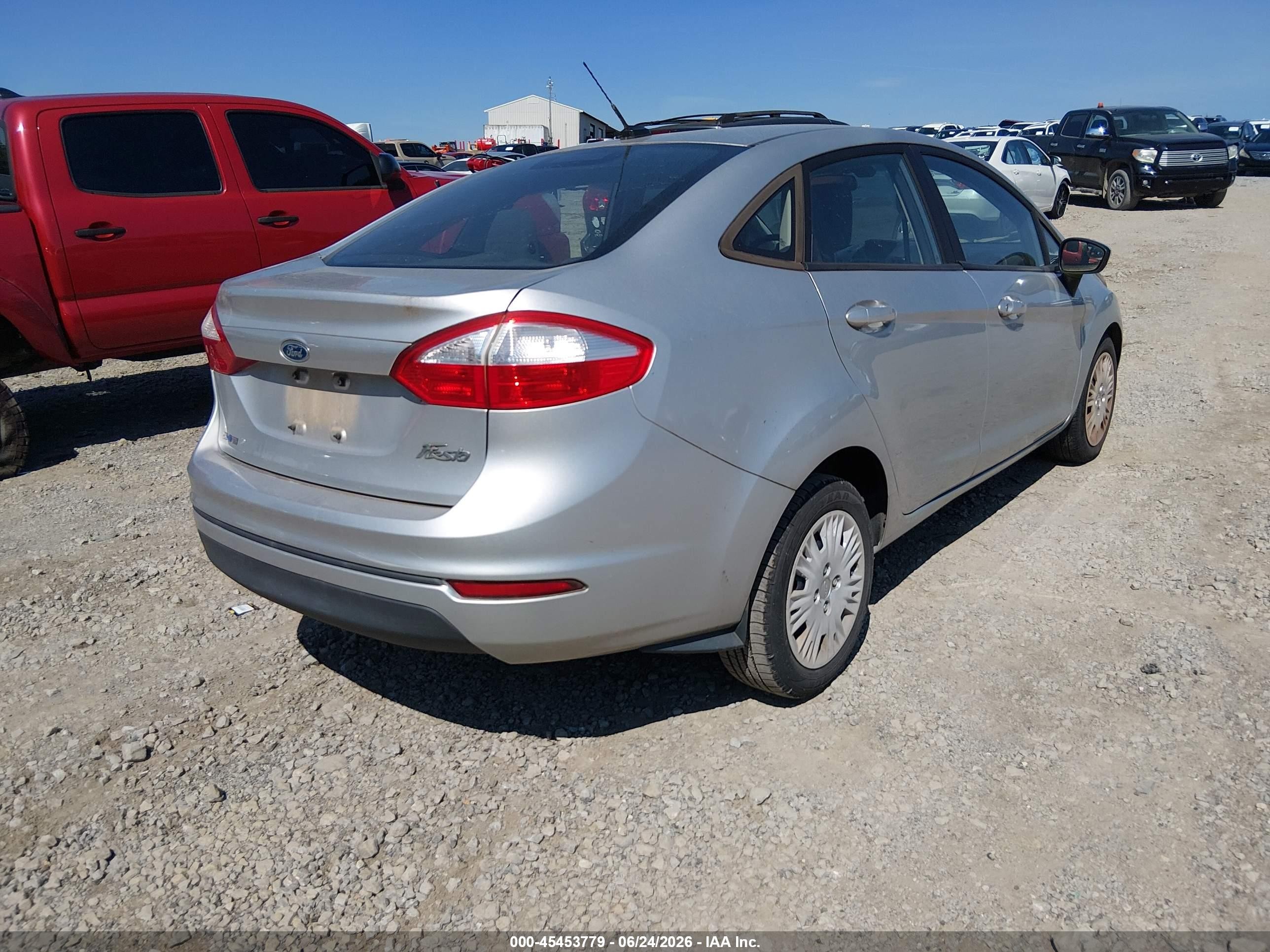 2015 Ford Fiesta S Silver vin: 3FADP4AJ1FM145457