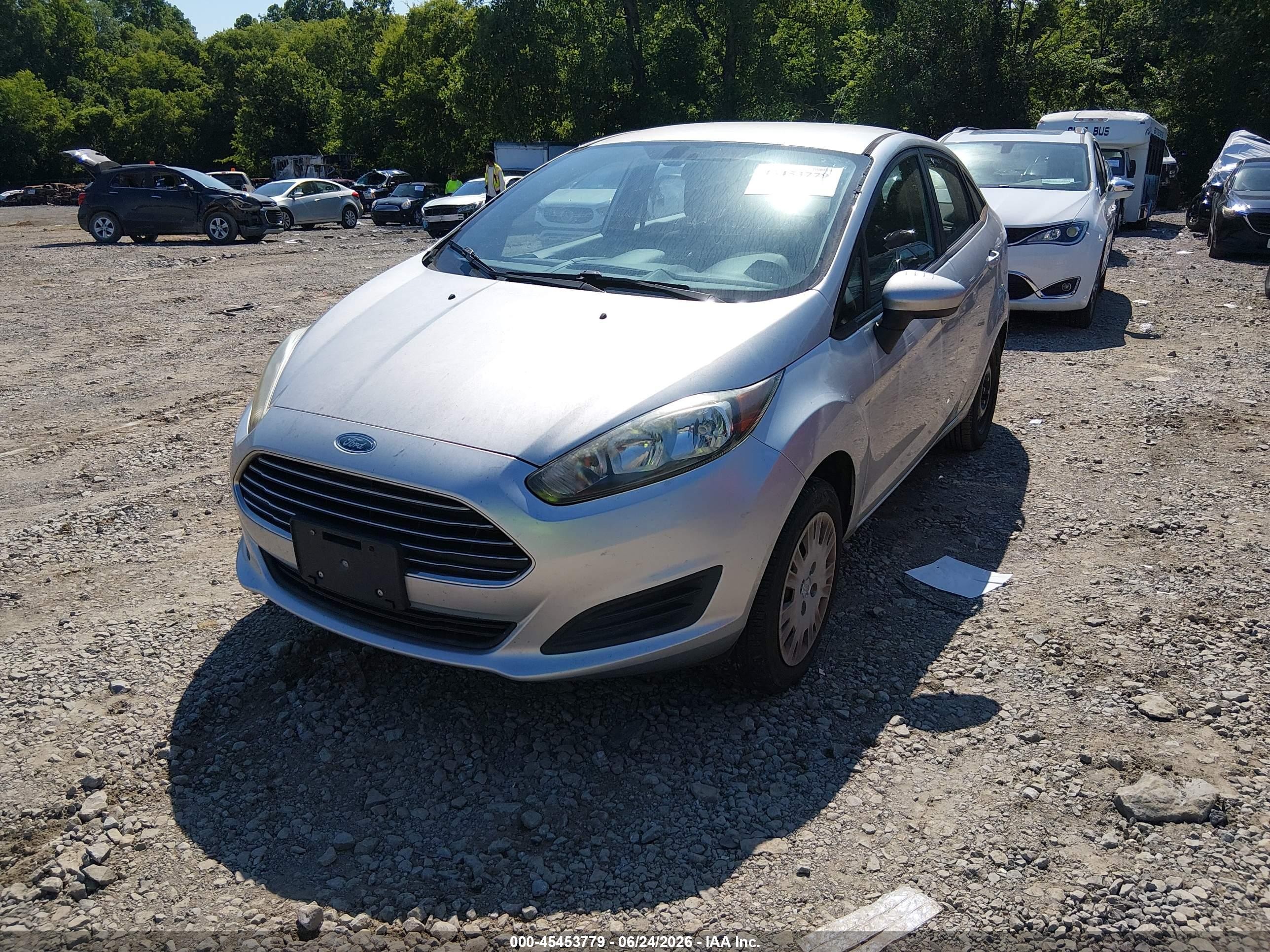 2015 Ford Fiesta S Silver vin: 3FADP4AJ1FM145457
