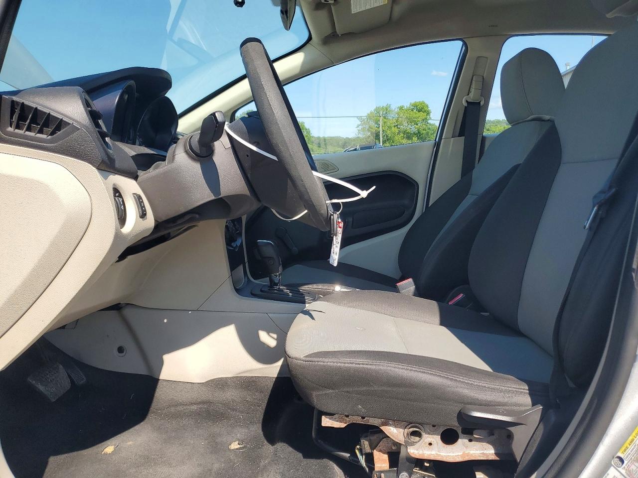 2013 Ford Fiesta S Silver vin: 3FADP4AJ2DM129619