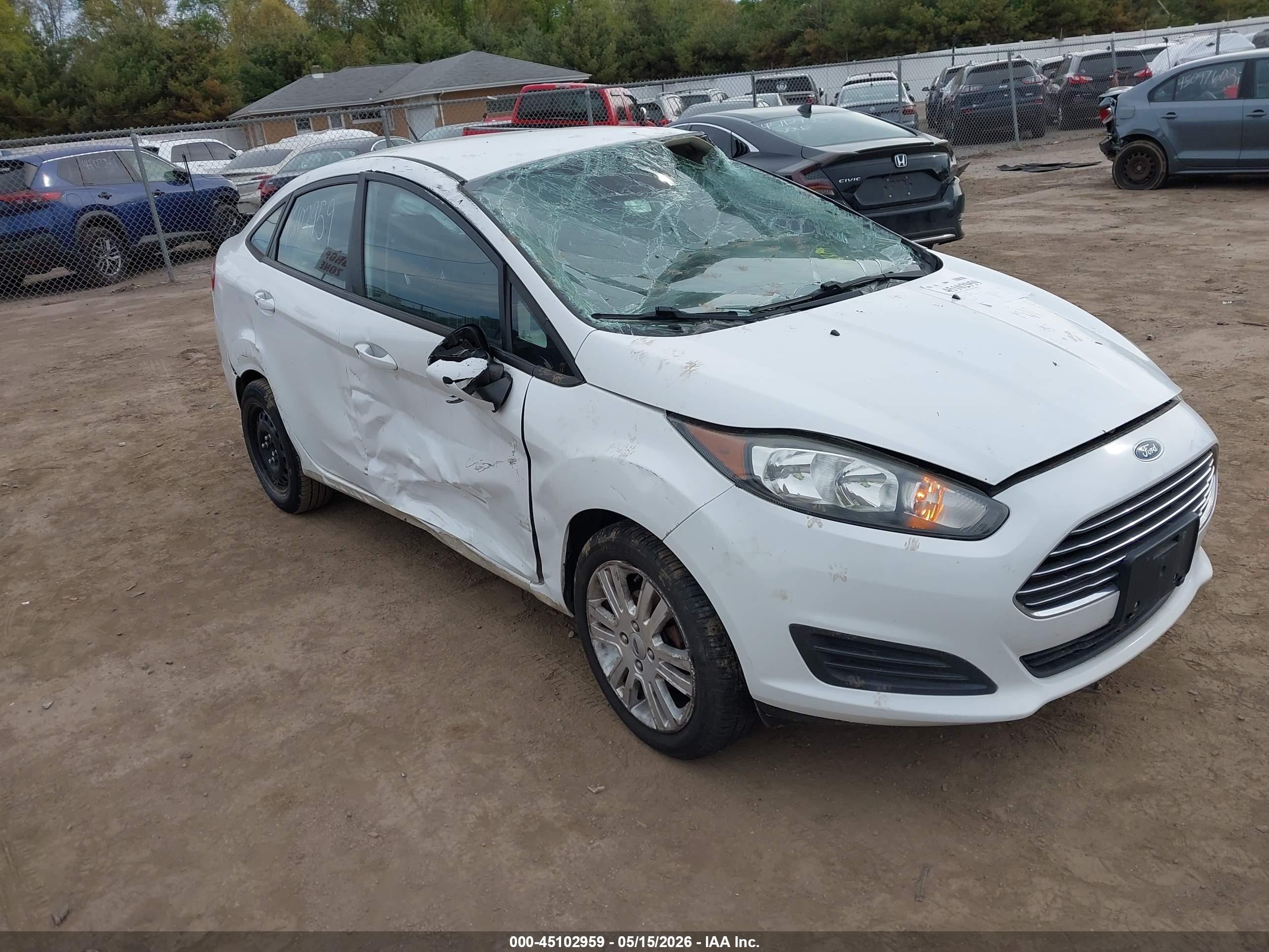 2014 Ford Fiesta S Белый vin: 3FADP4AJ2EM148057