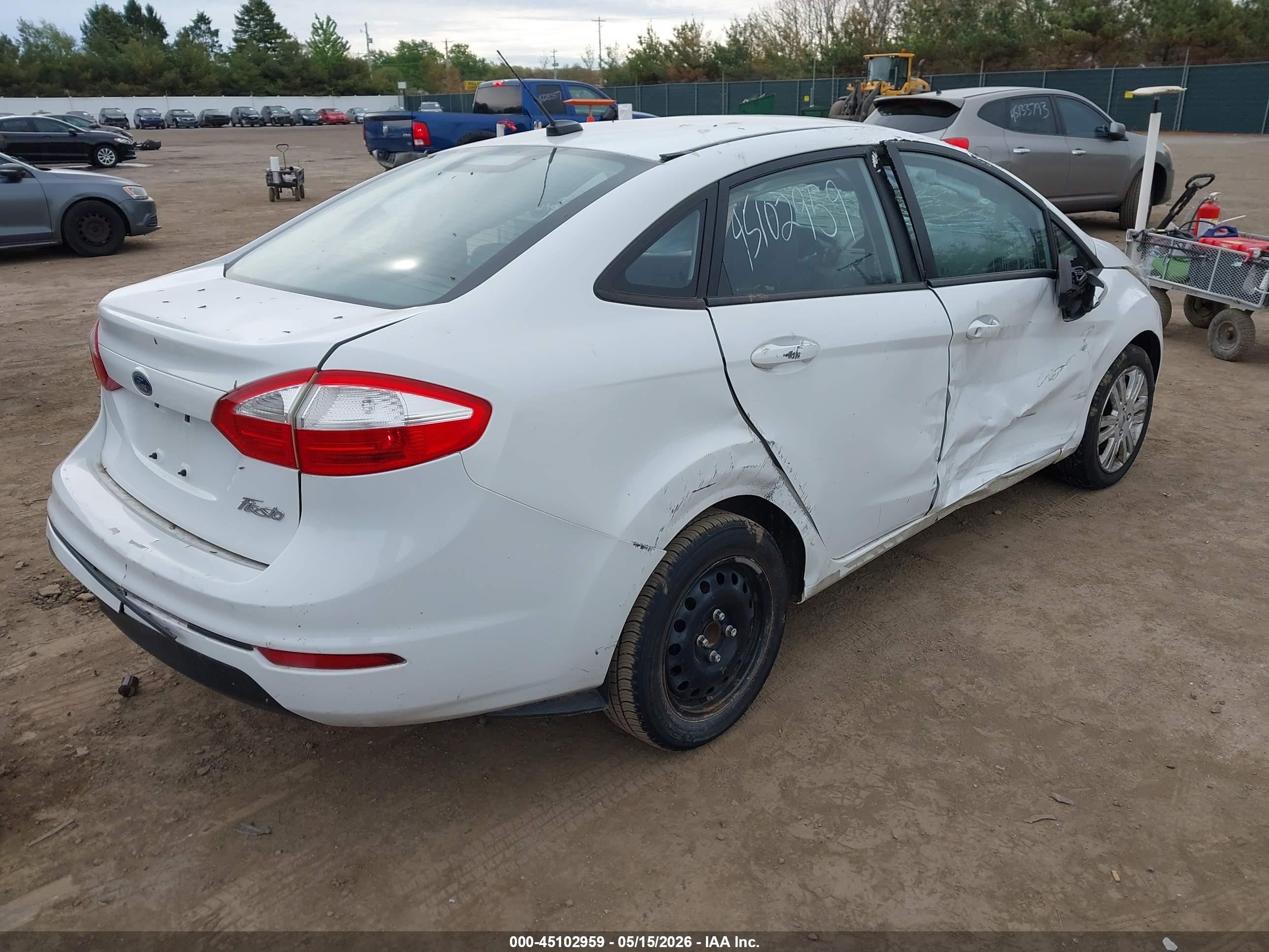 2014 Ford Fiesta S White vin: 3FADP4AJ2EM148057