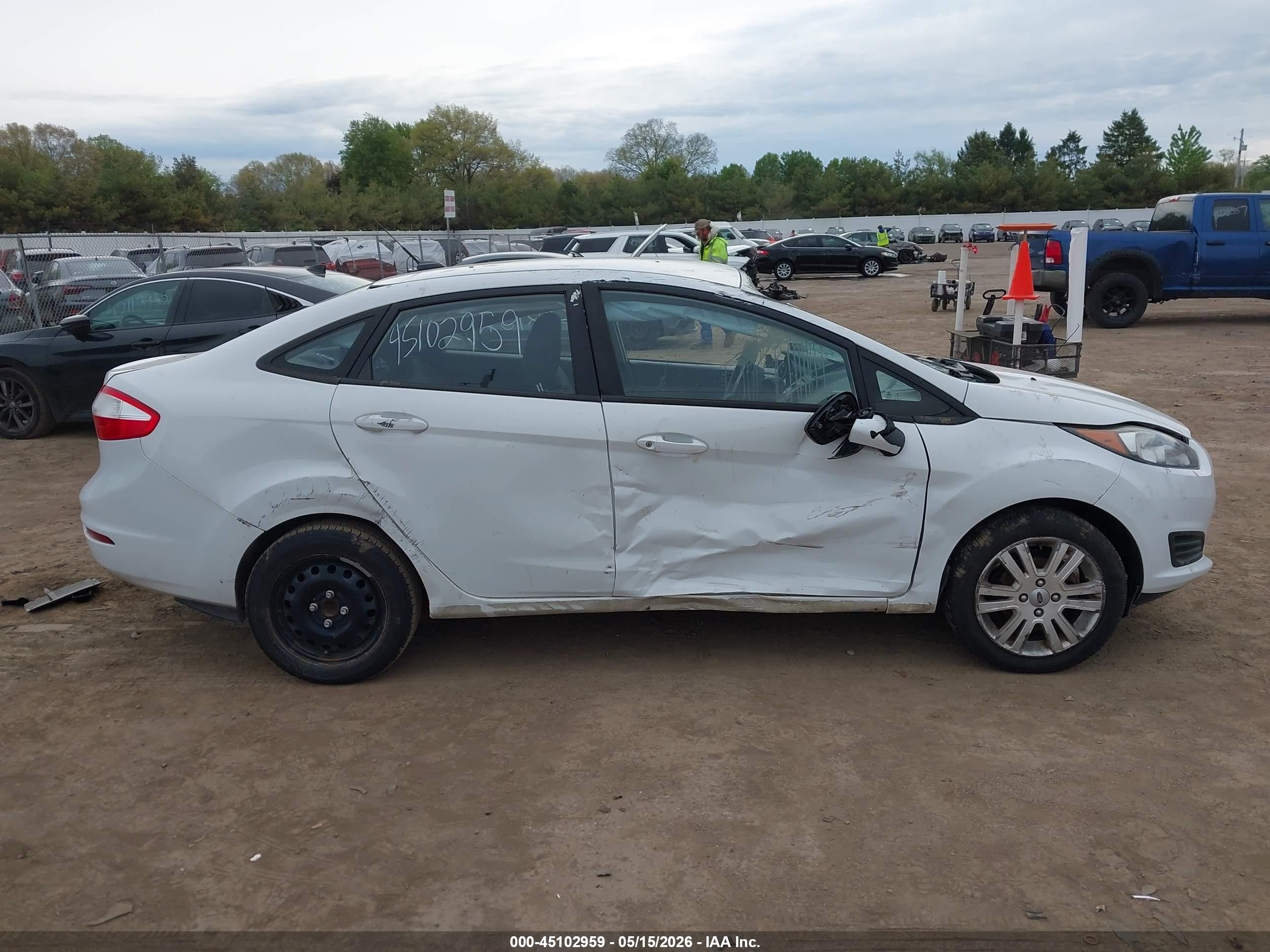 2014 Ford Fiesta S White vin: 3FADP4AJ2EM148057