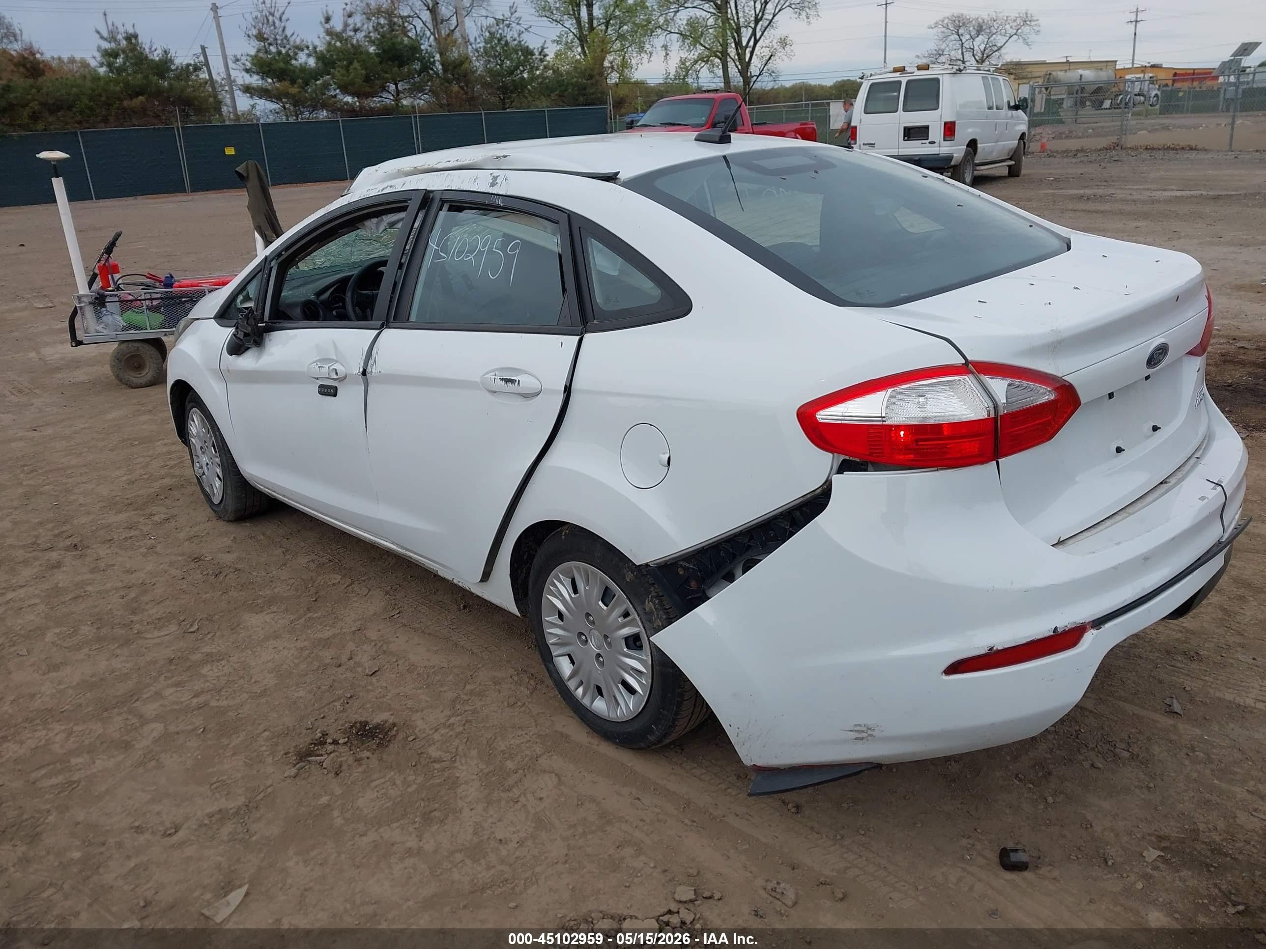 2014 Ford Fiesta S White vin: 3FADP4AJ2EM148057