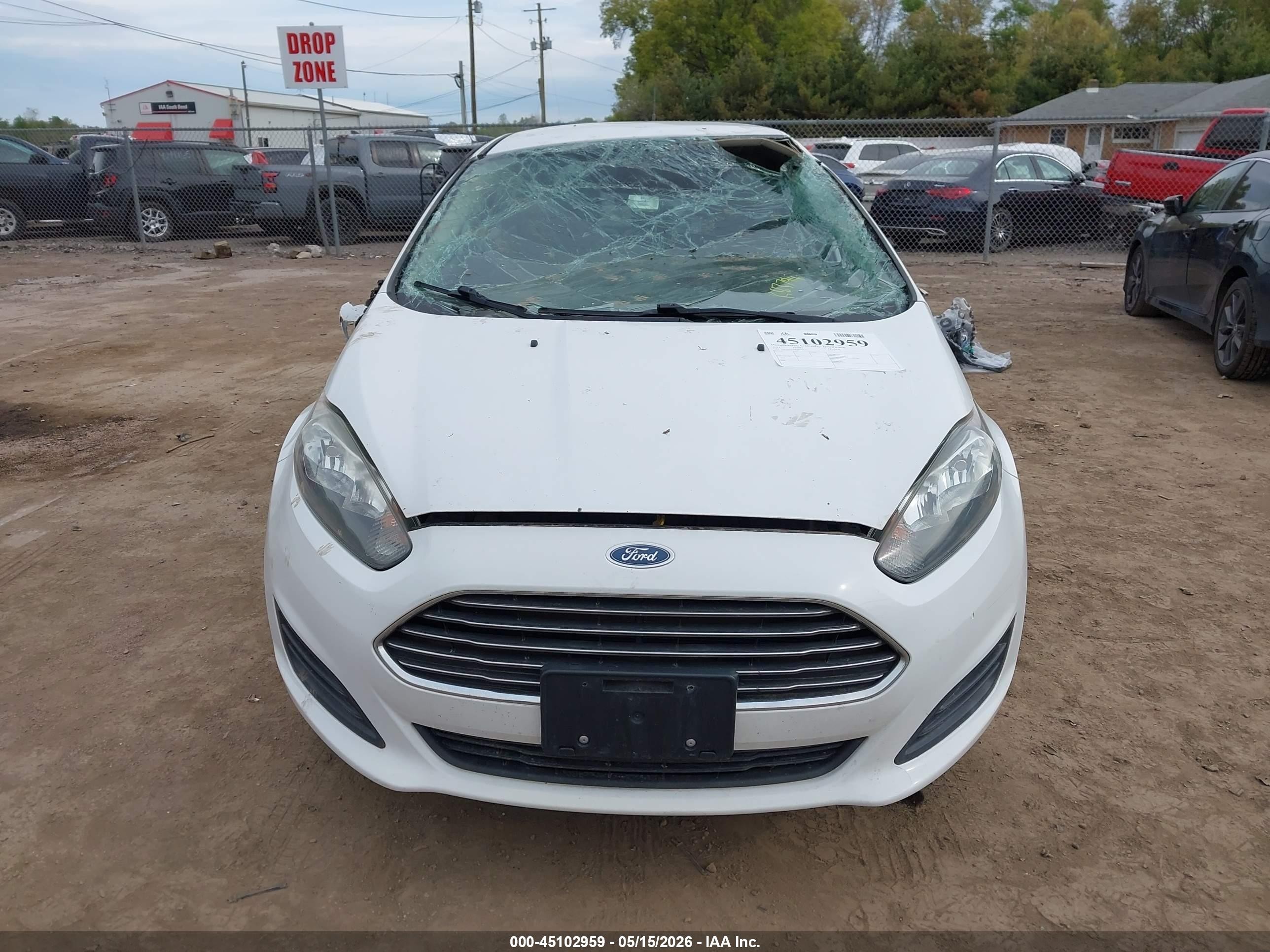 2014 Ford Fiesta S White vin: 3FADP4AJ2EM148057