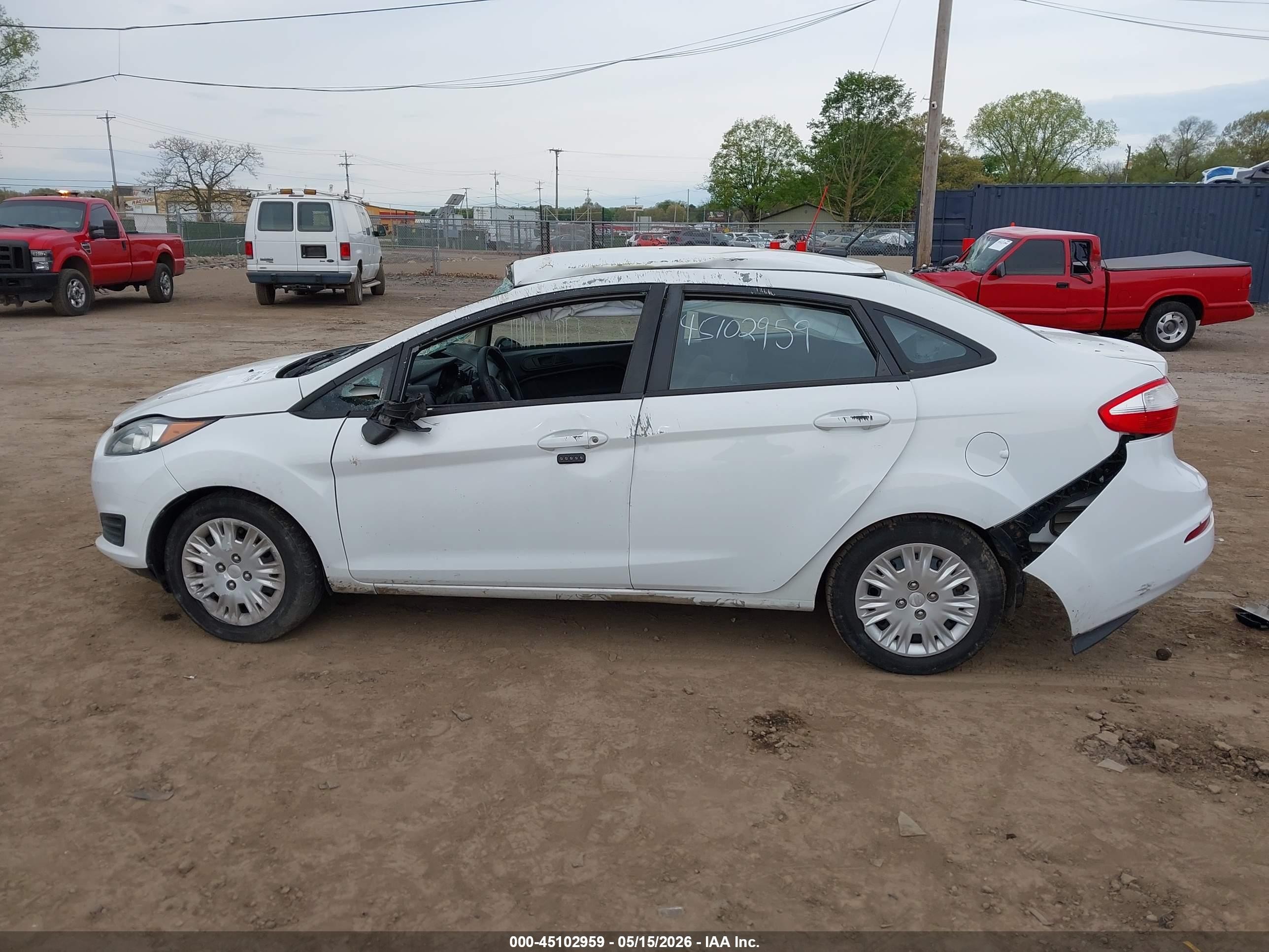 2014 Ford Fiesta S White vin: 3FADP4AJ2EM148057
