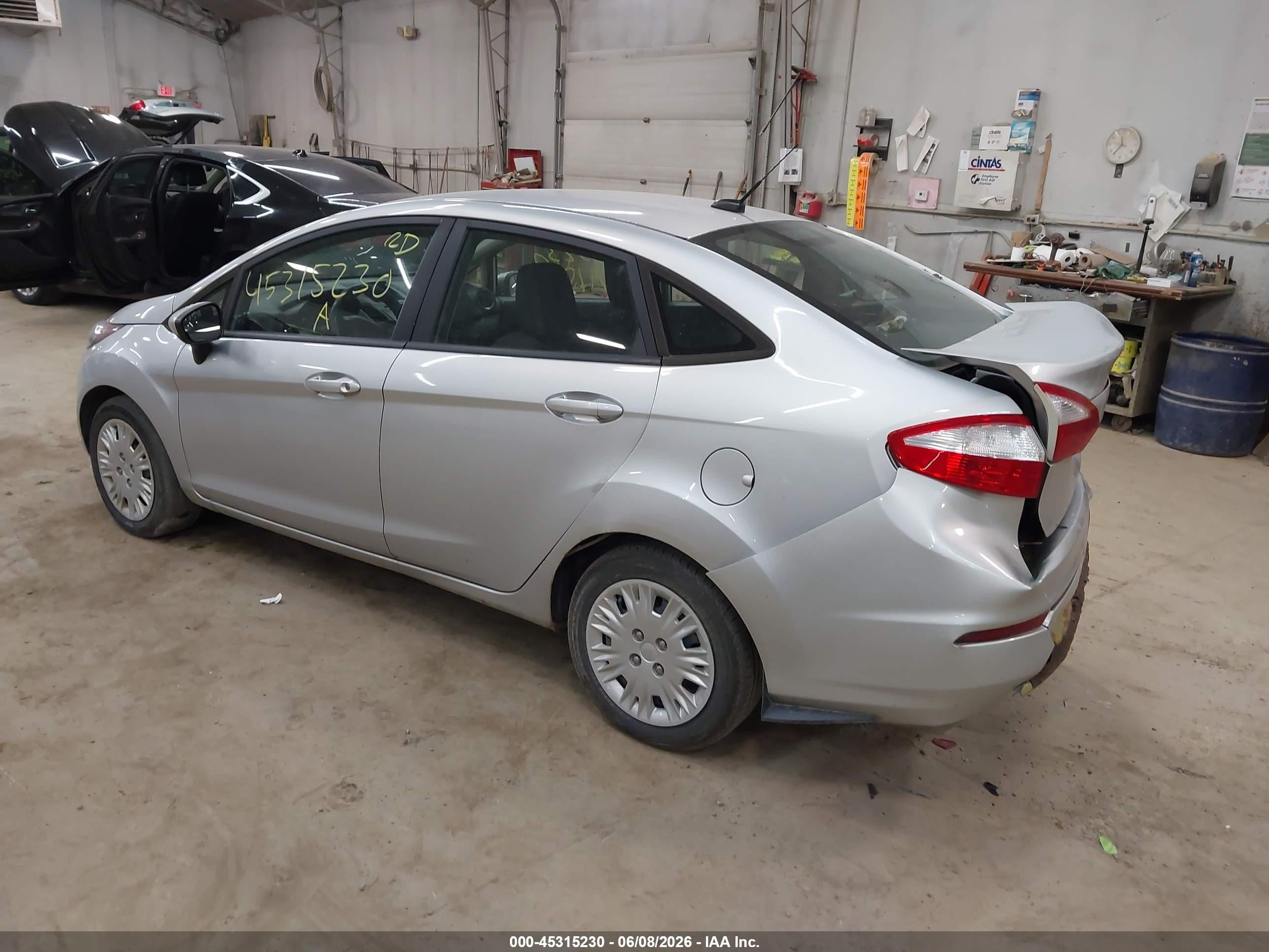 2015 Ford Fiesta S Silver vin: 3FADP4AJ2FM129073