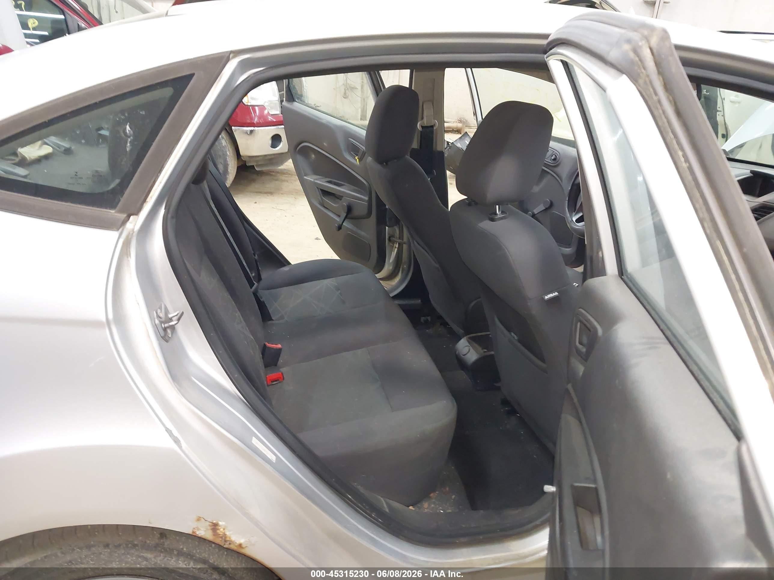 2015 Ford Fiesta S Silver vin: 3FADP4AJ2FM129073