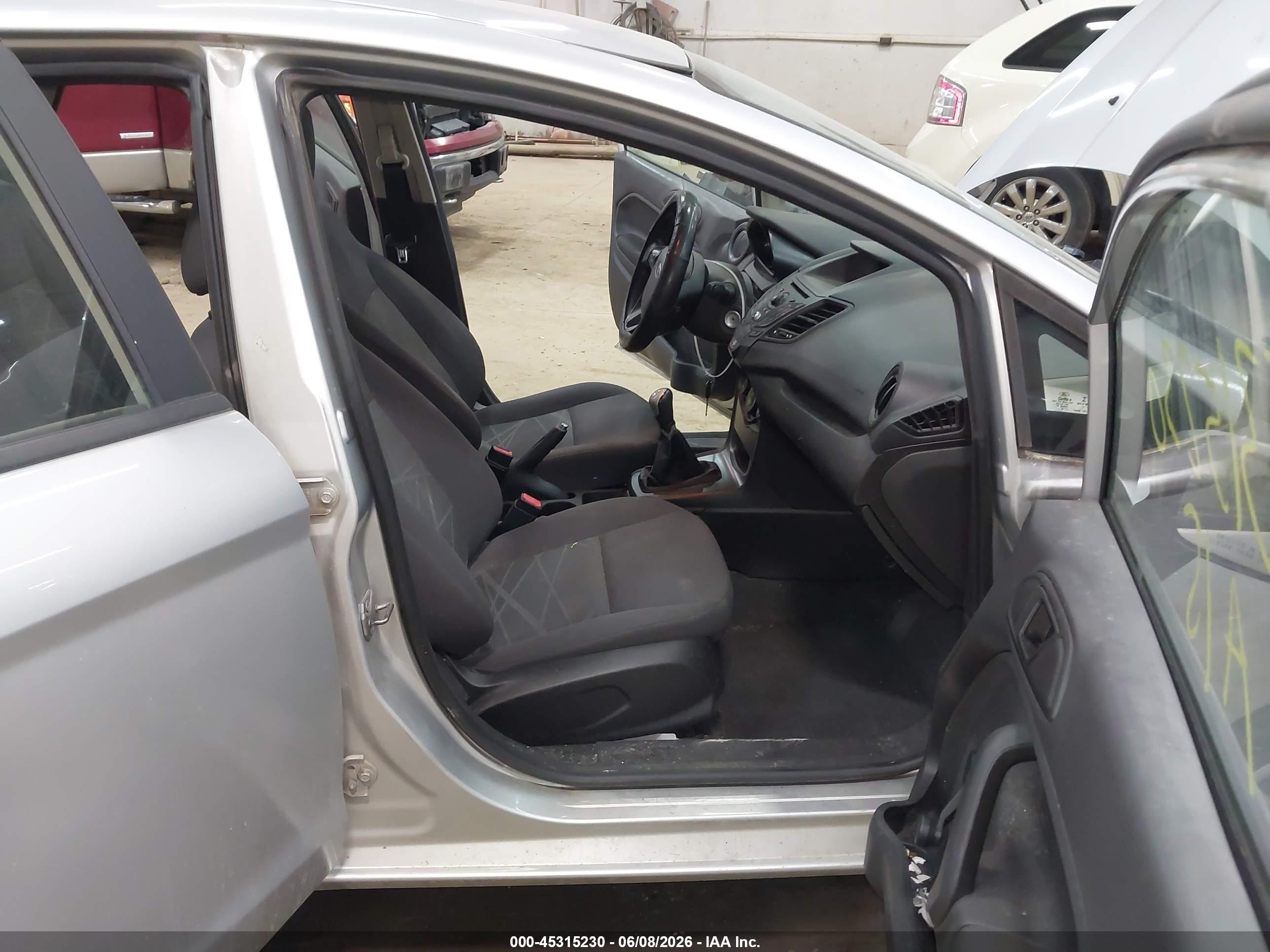 2015 Ford Fiesta S Silver vin: 3FADP4AJ2FM129073