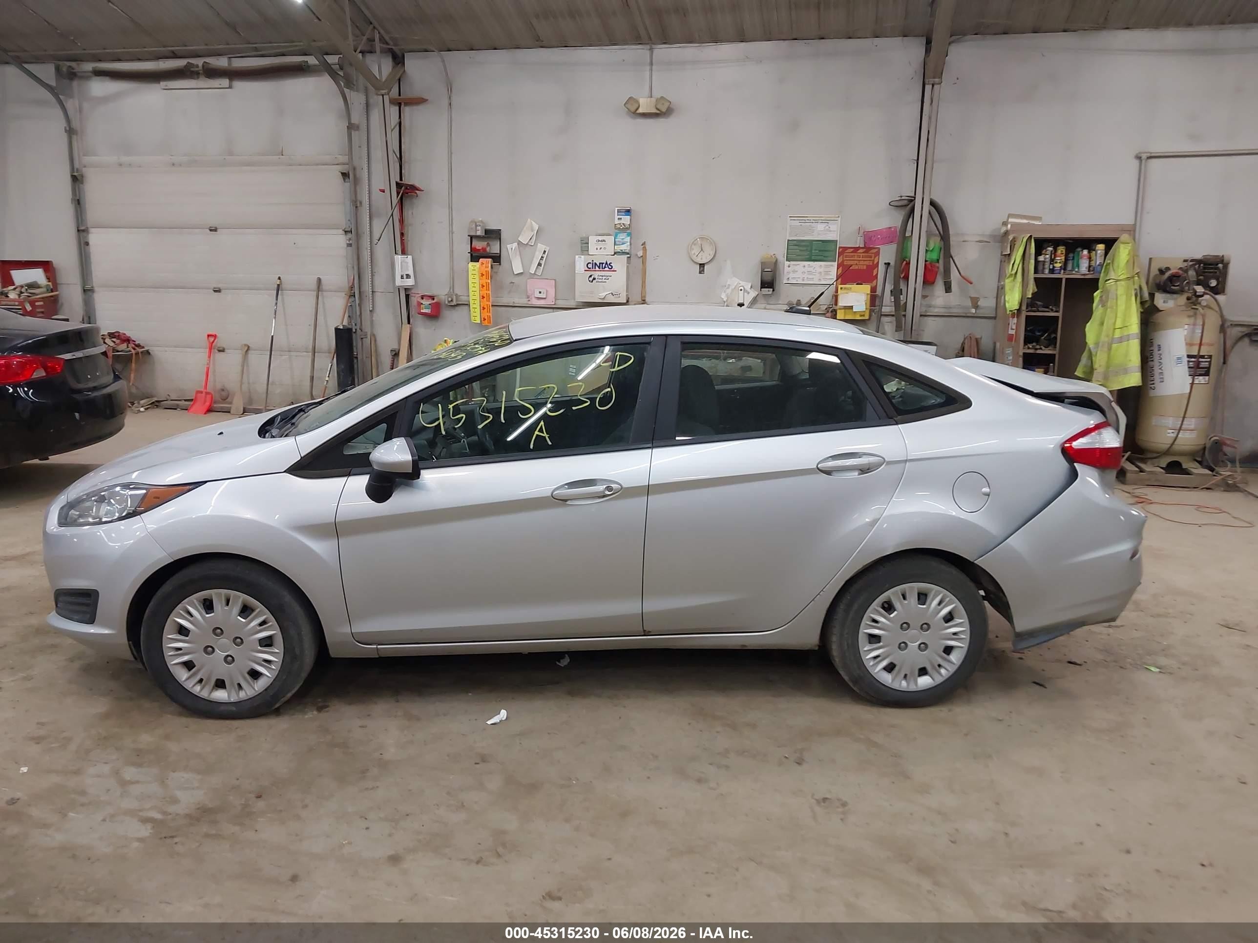 2015 Ford Fiesta S Silver vin: 3FADP4AJ2FM129073