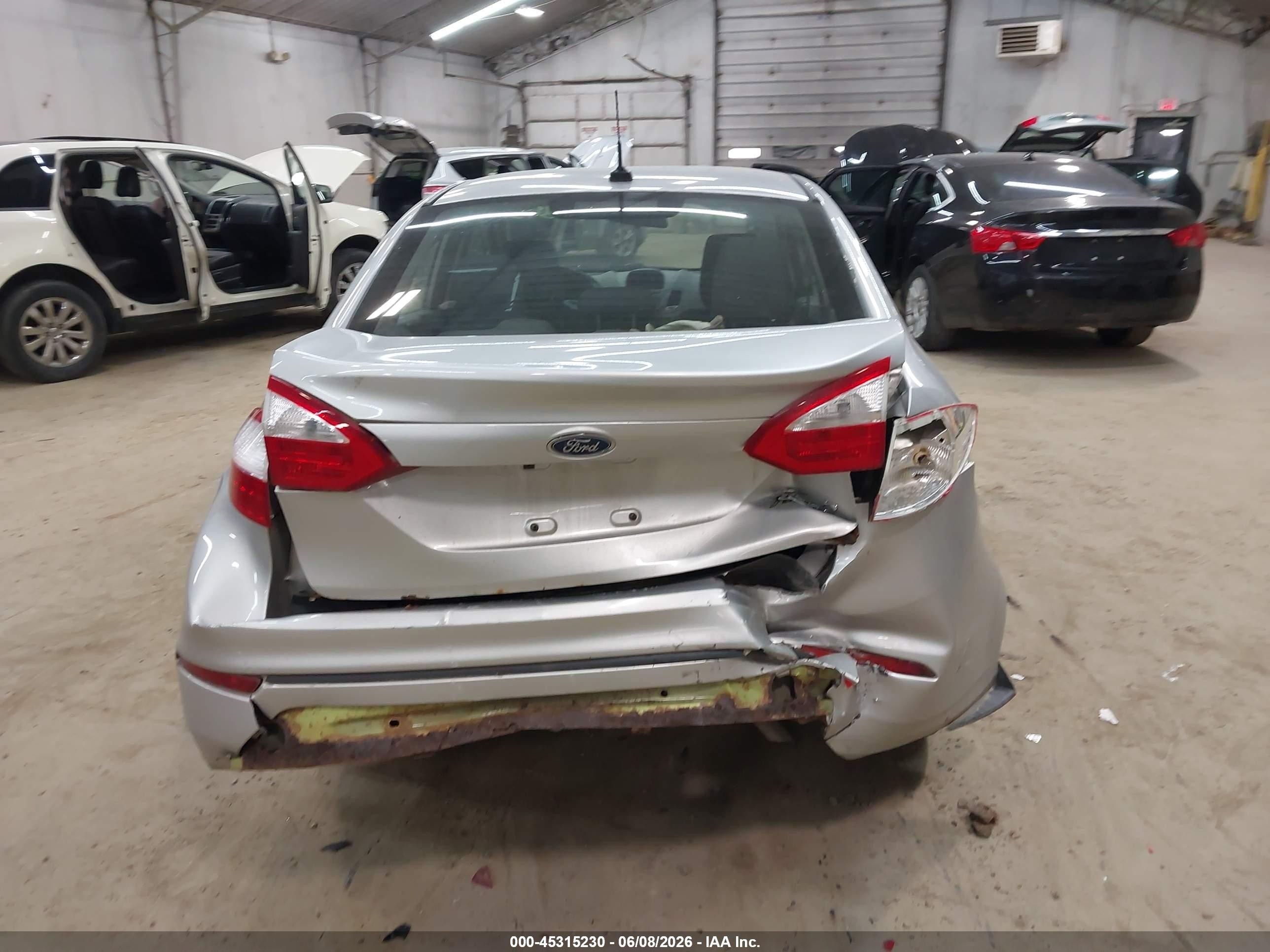 2015 Ford Fiesta S Silver vin: 3FADP4AJ2FM129073