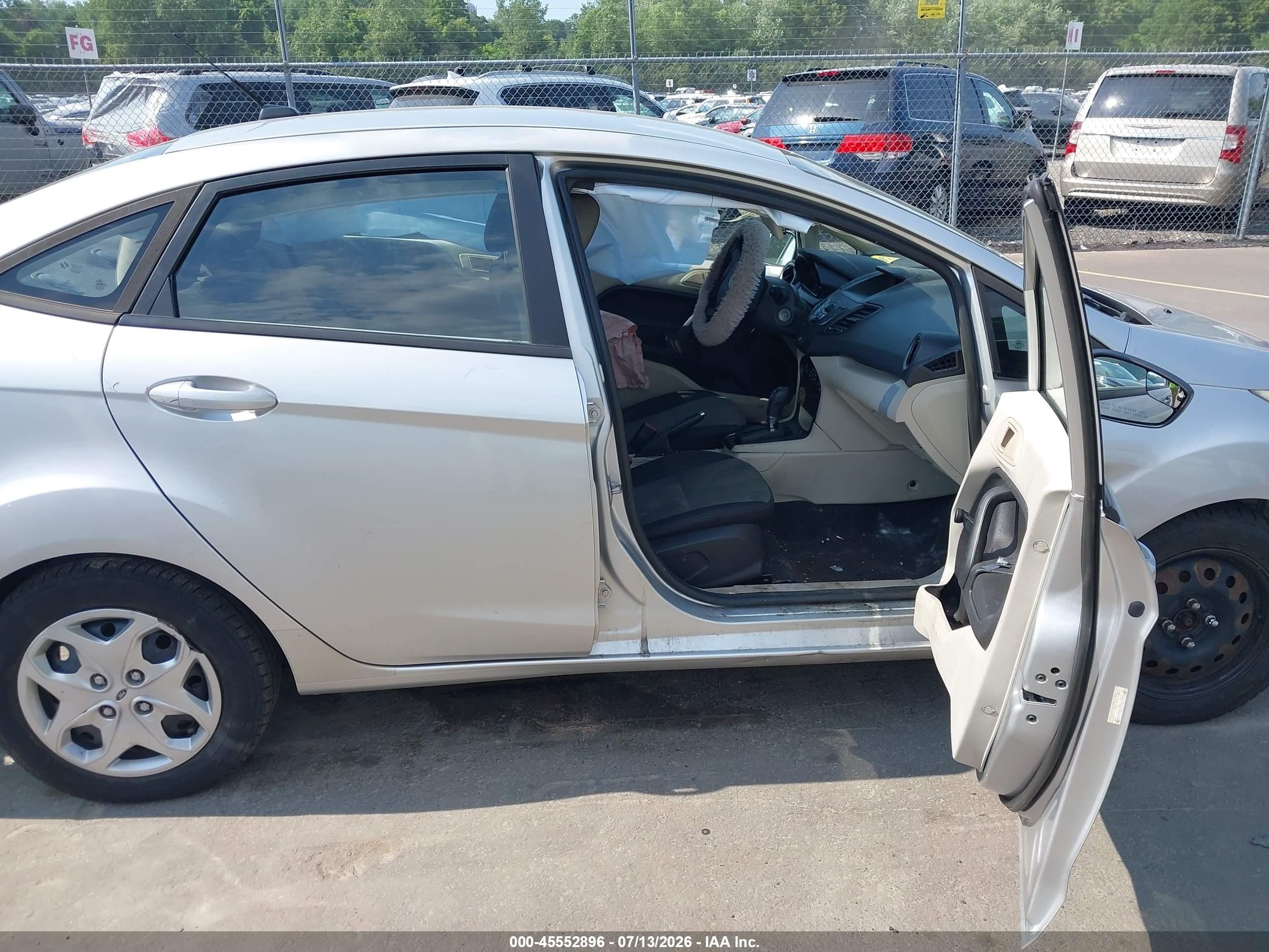2011 Ford Fiesta S Silver vin: 3FADP4AJ2BM173696