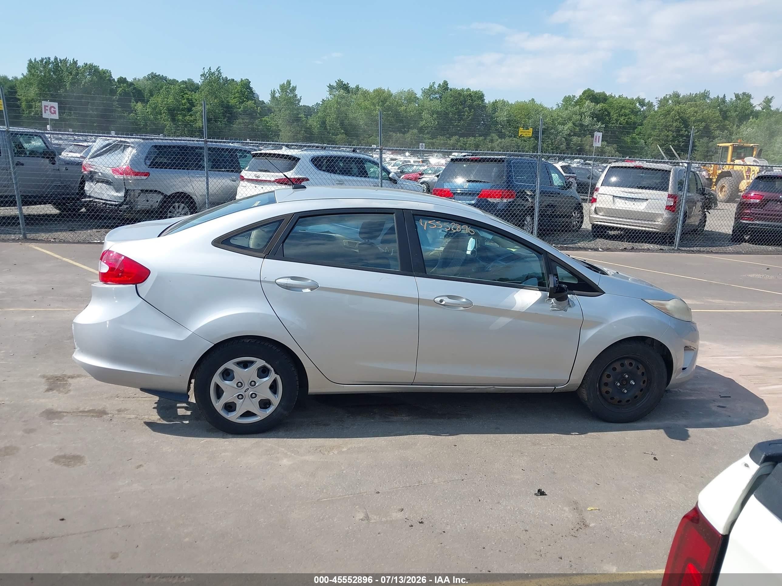 2011 Ford Fiesta S Silver vin: 3FADP4AJ2BM173696