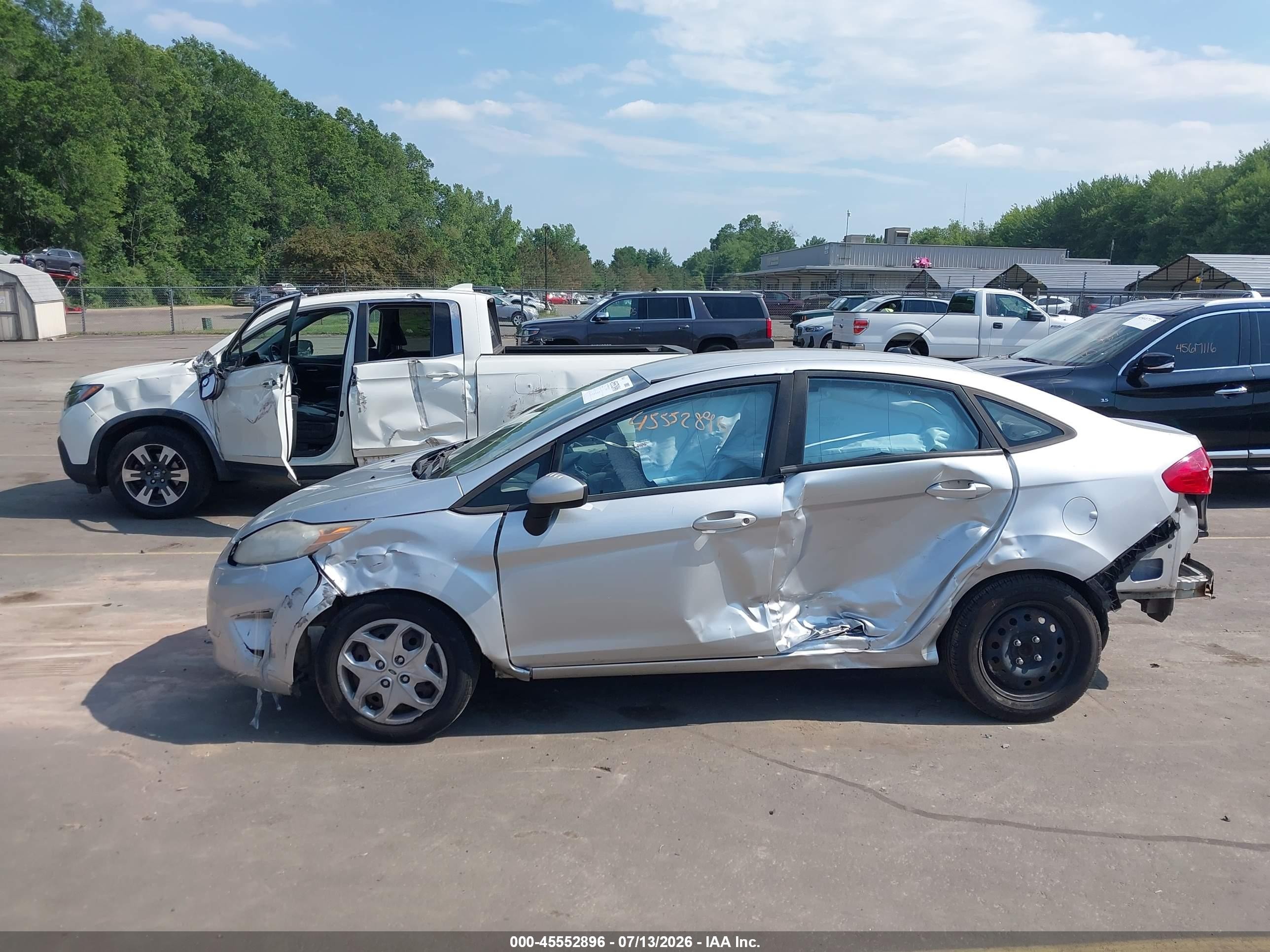 2011 Ford Fiesta S Silver vin: 3FADP4AJ2BM173696