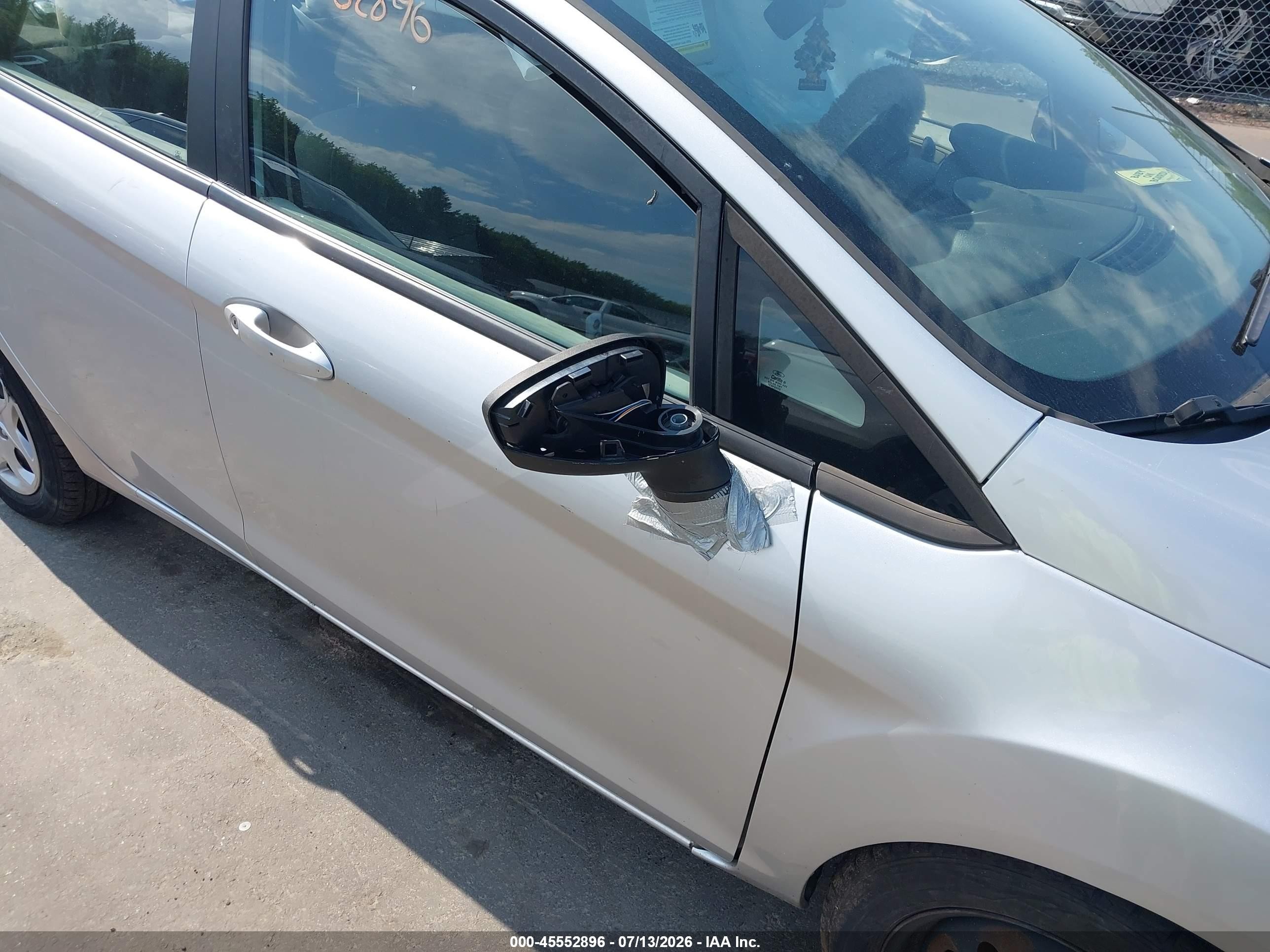 2011 Ford Fiesta S Silver vin: 3FADP4AJ2BM173696