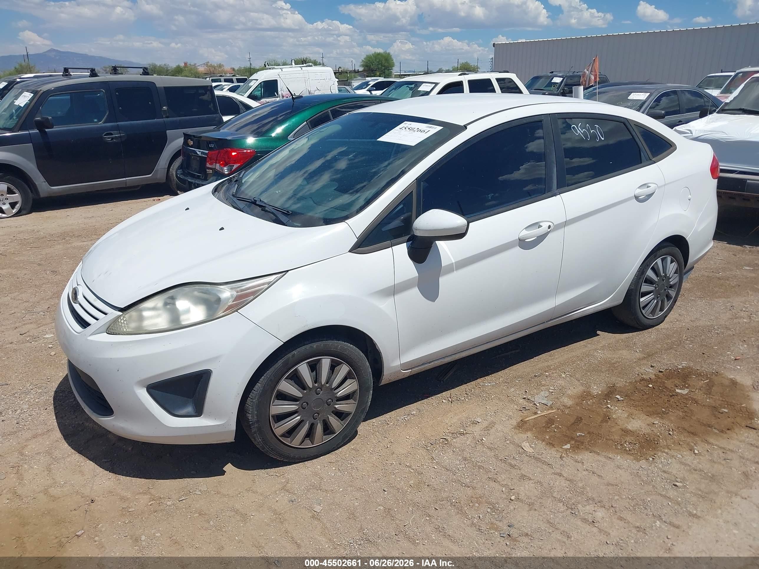 2013 Ford Fiesta S White vin: 3FADP4AJ3DM144405
