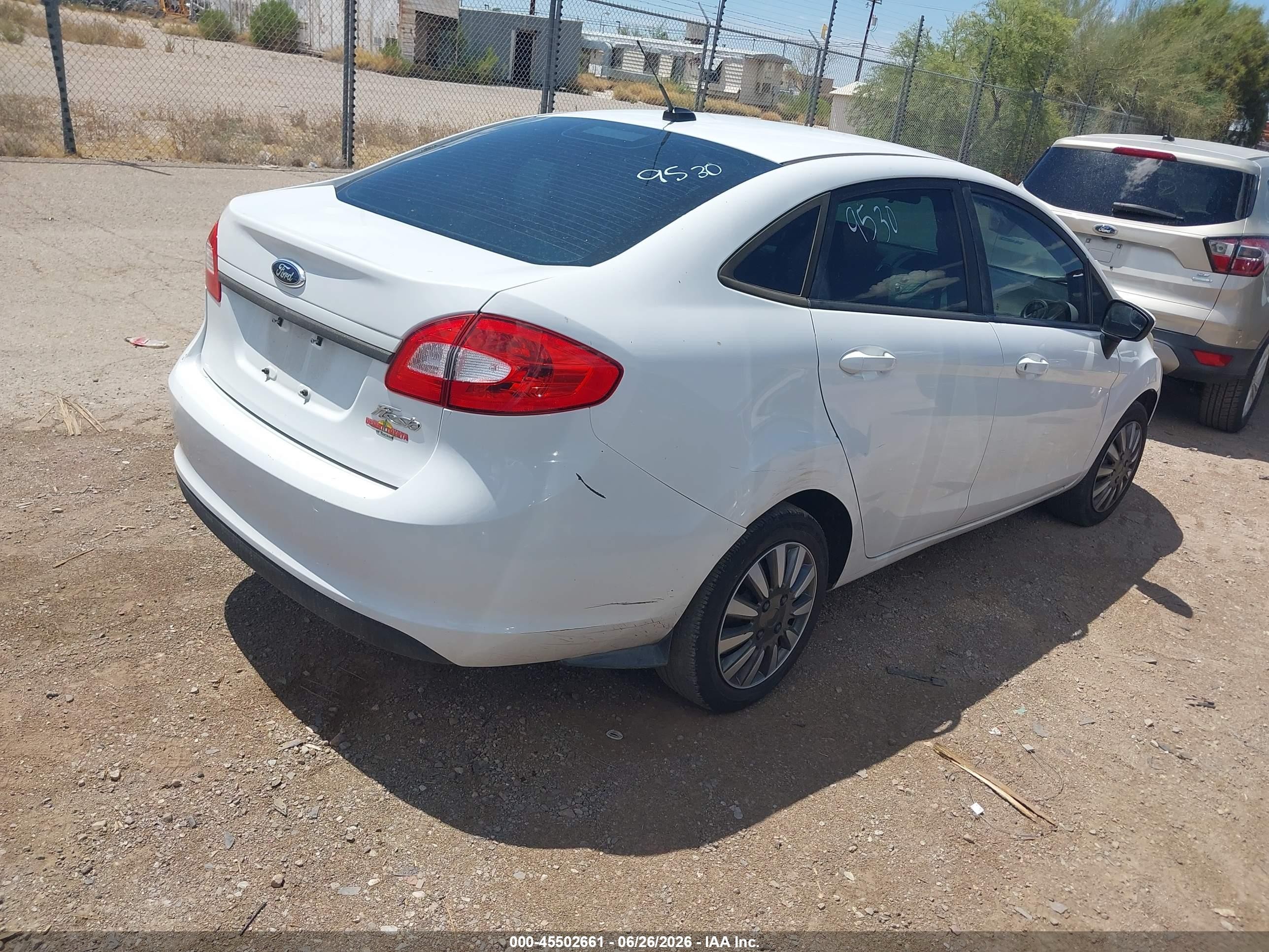 2013 Ford Fiesta S White vin: 3FADP4AJ3DM144405