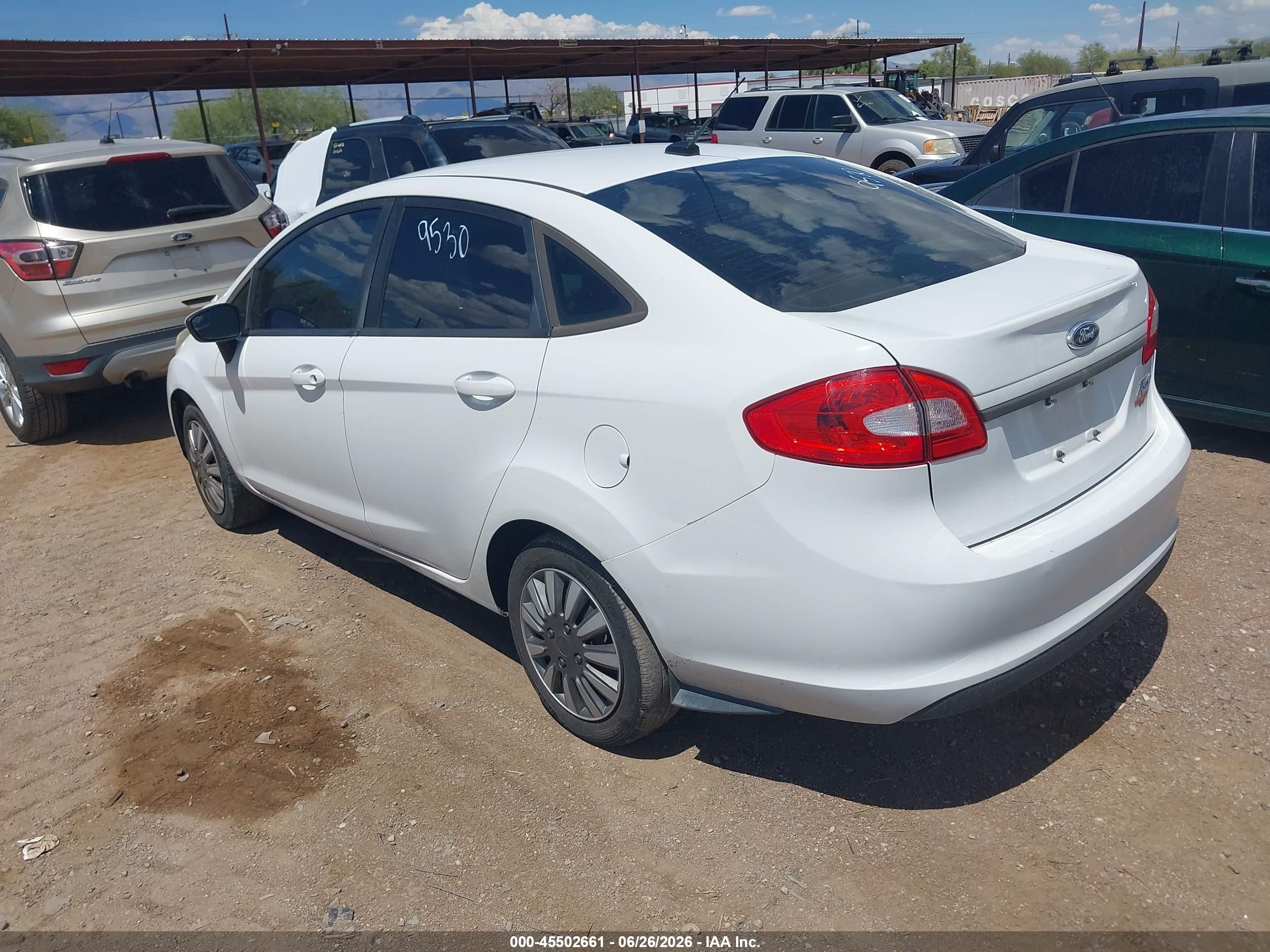 2013 Ford Fiesta S White vin: 3FADP4AJ3DM144405