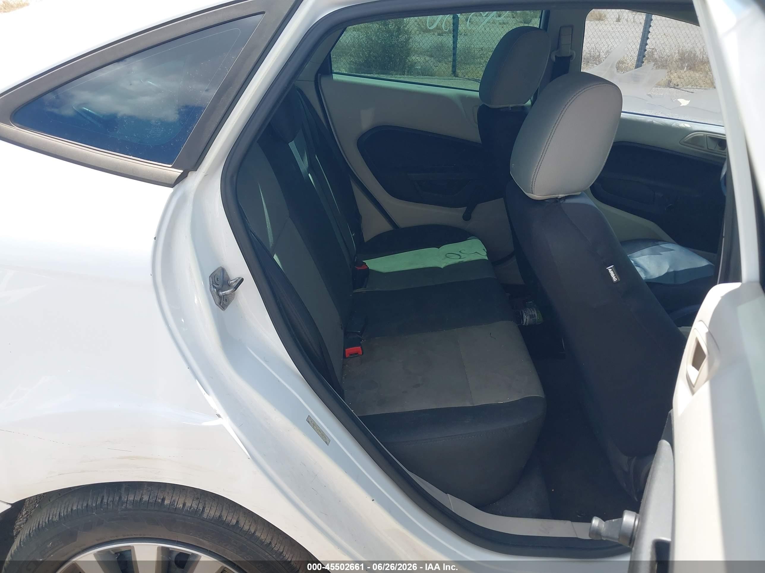 2013 Ford Fiesta S White vin: 3FADP4AJ3DM144405