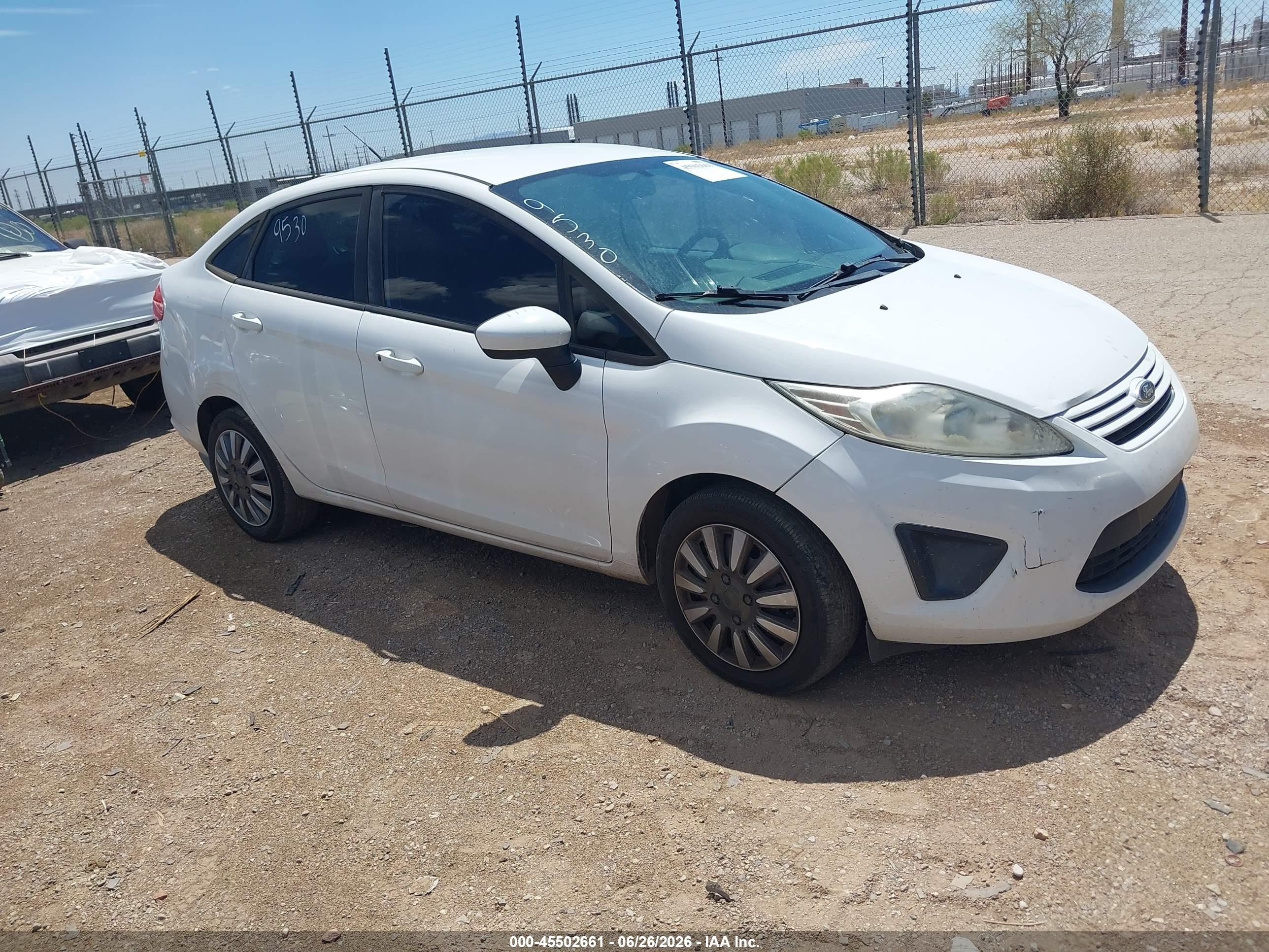 2013 Ford Fiesta S White vin: 3FADP4AJ3DM144405