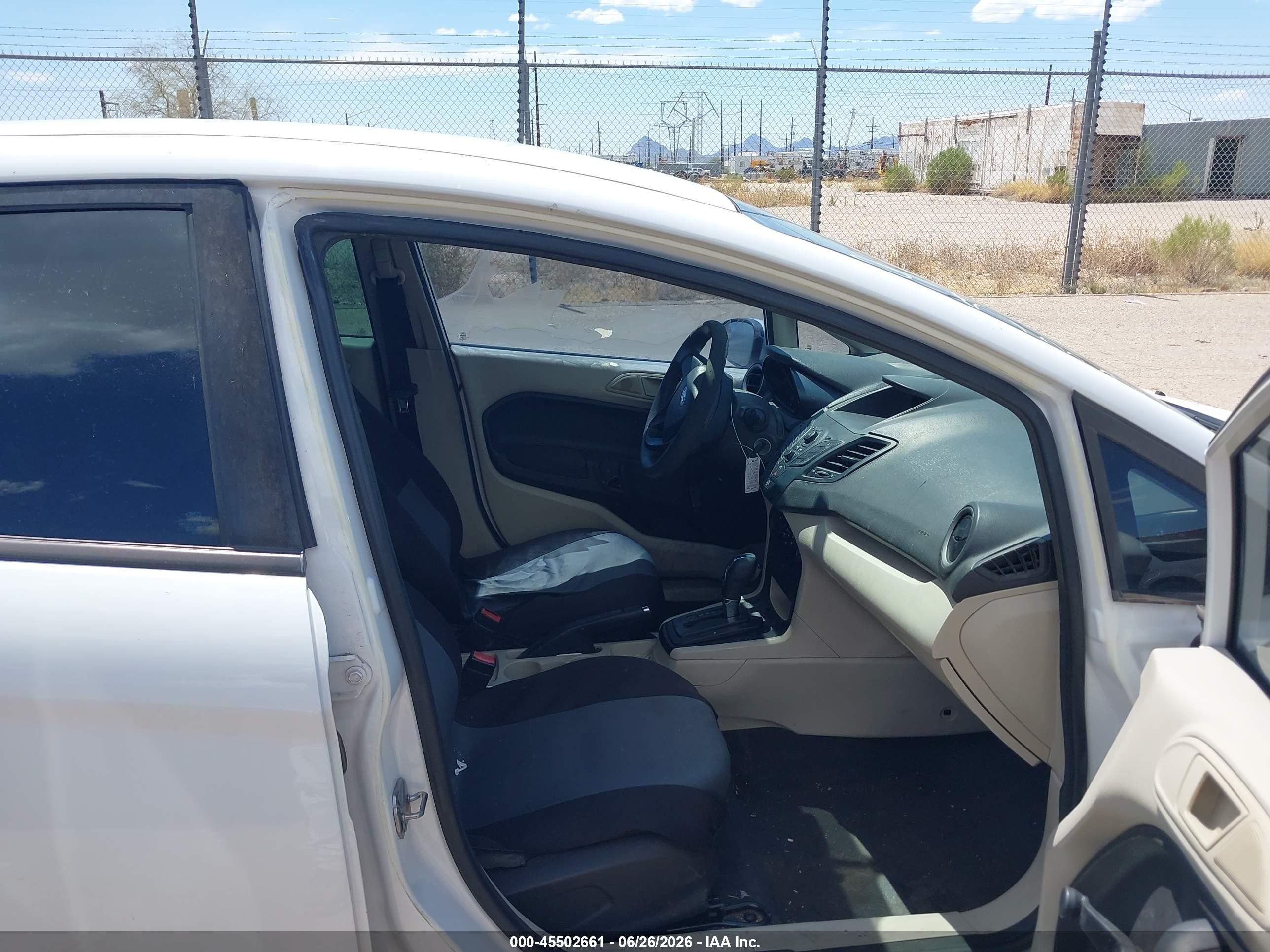 2013 Ford Fiesta S White vin: 3FADP4AJ3DM144405