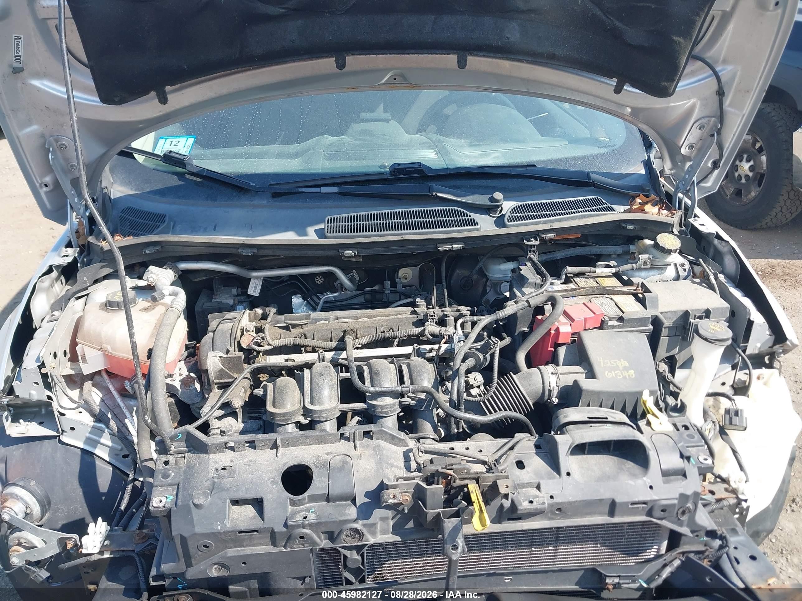 2015 Ford Fiesta S Серебряный vin: 3FADP4AJ3FM140549