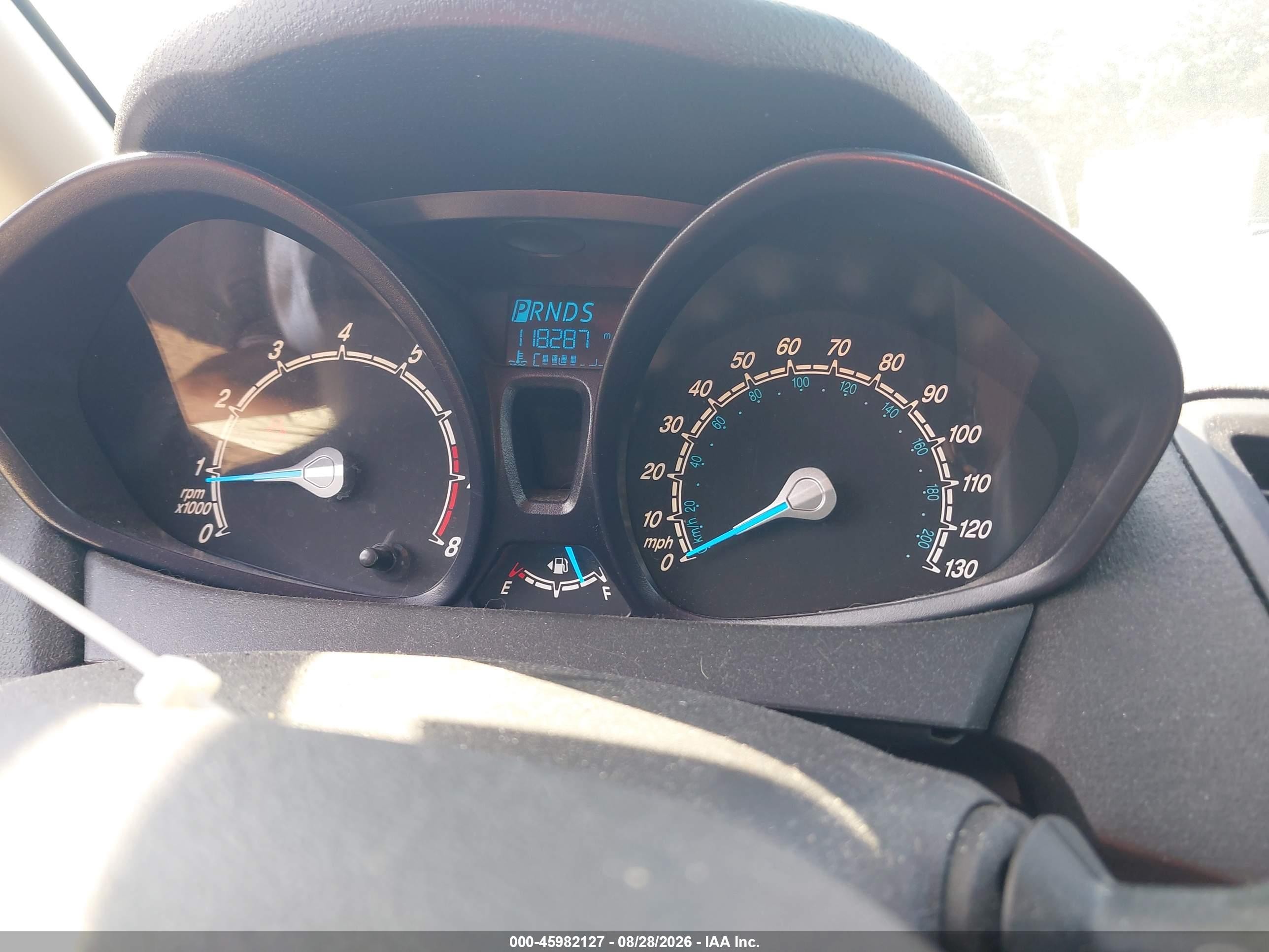 2015 Ford Fiesta S Серебряный vin: 3FADP4AJ3FM140549