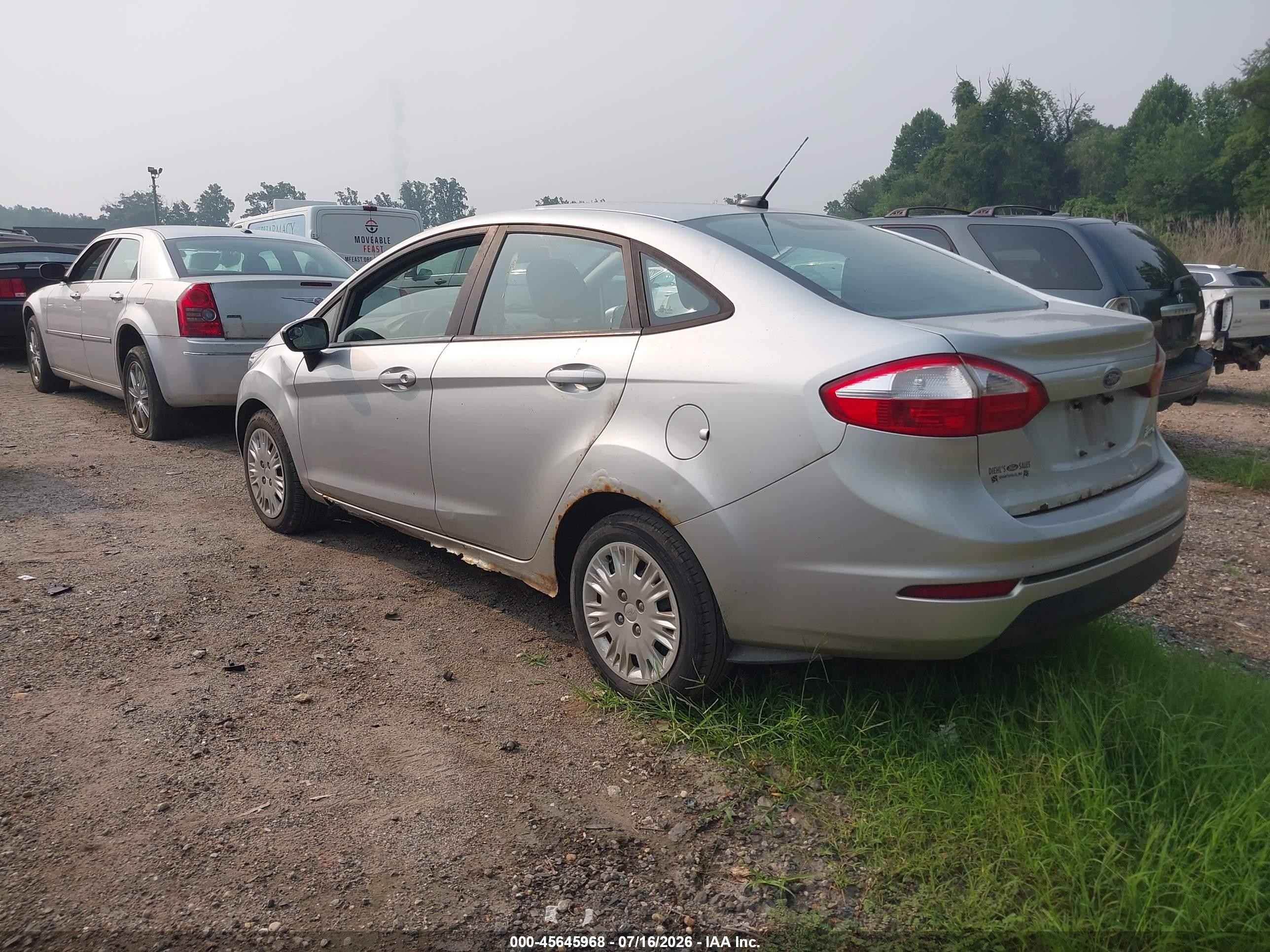 2015 Ford Fiesta S Silver vin: 3FADP4AJ3FM152992