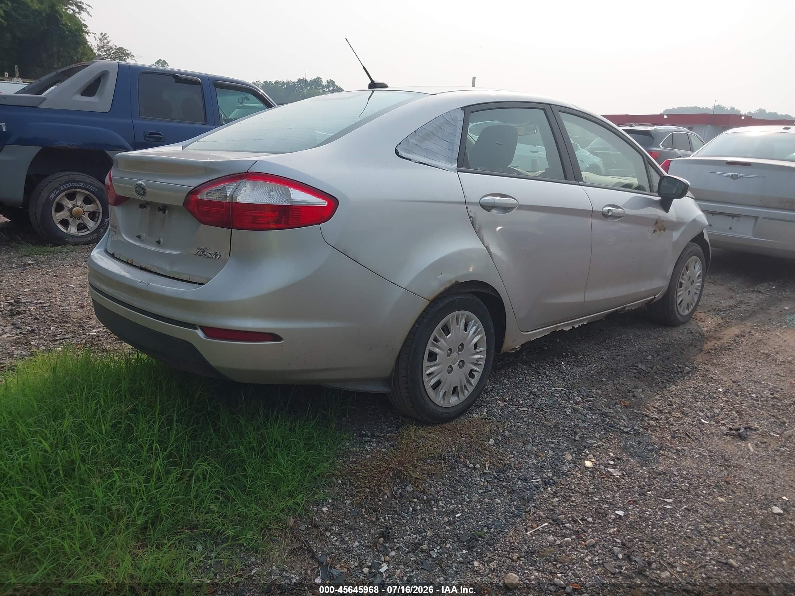 2015 Ford Fiesta S Silver vin: 3FADP4AJ3FM152992