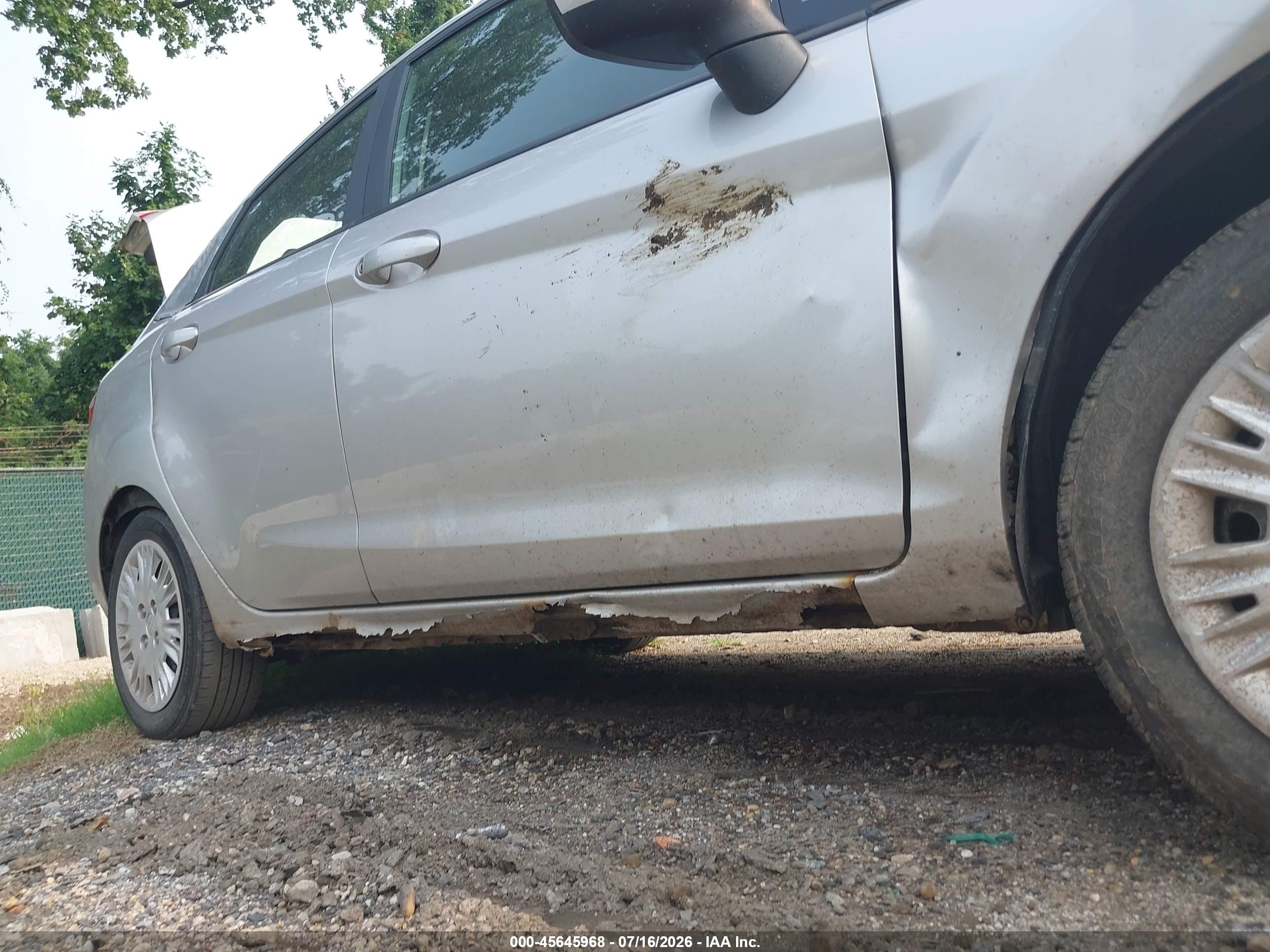 2015 Ford Fiesta S Silver vin: 3FADP4AJ3FM152992
