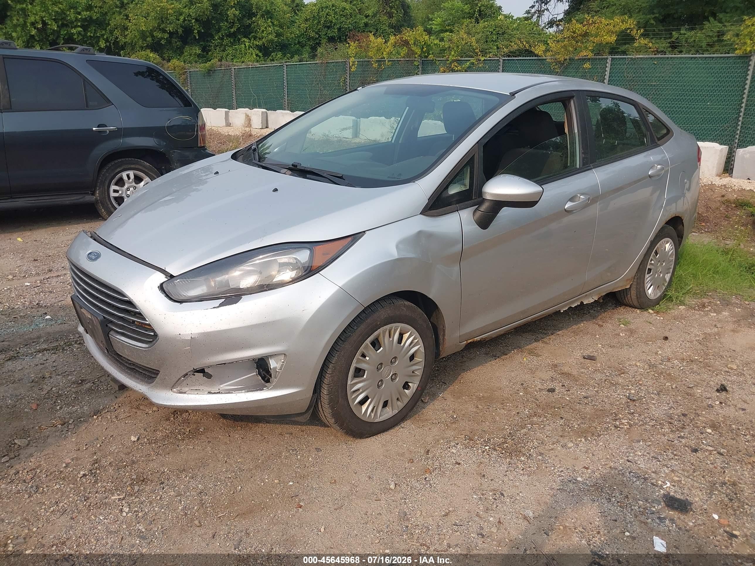 2015 Ford Fiesta S Silver vin: 3FADP4AJ3FM152992