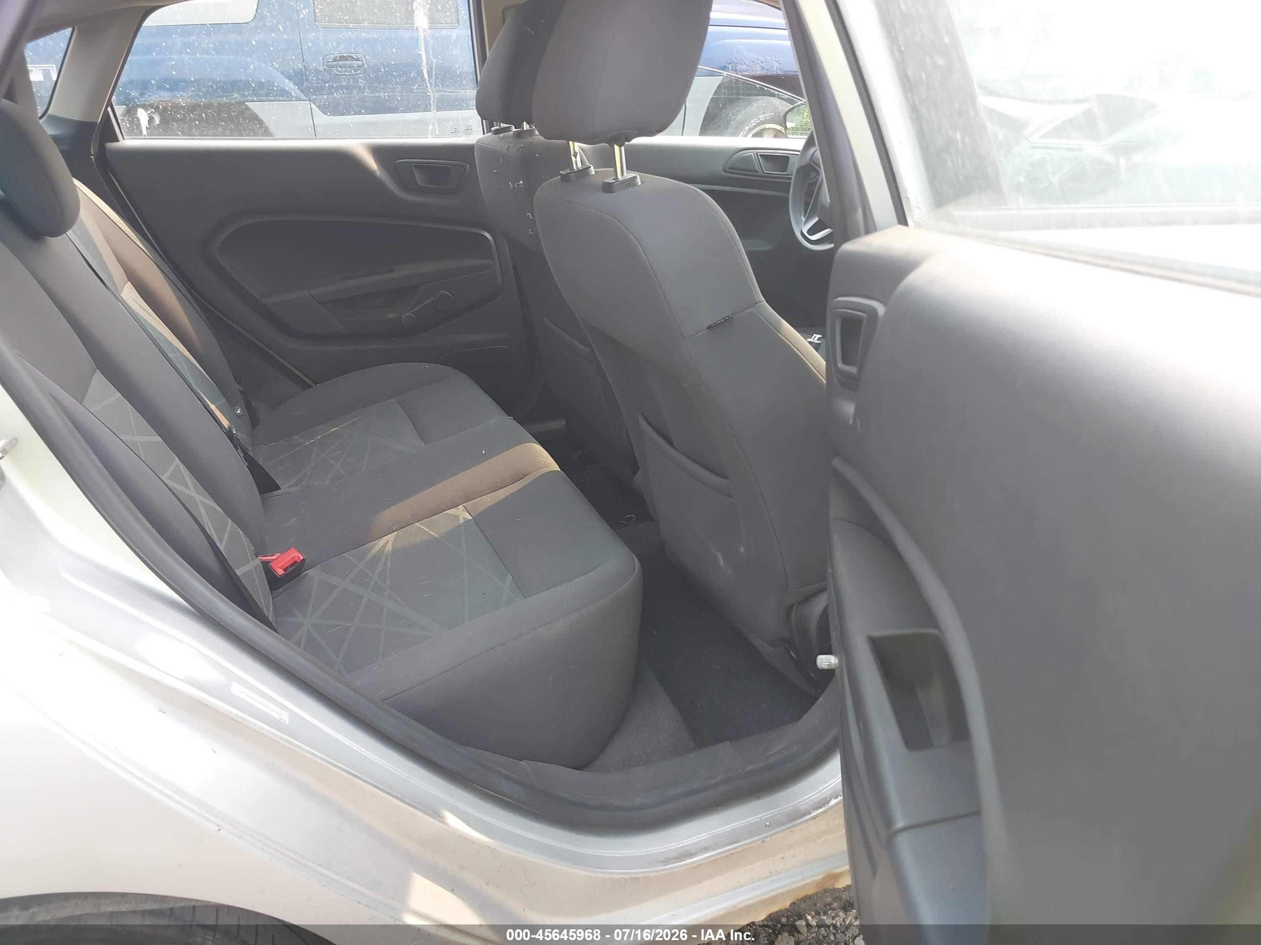 2015 Ford Fiesta S Silver vin: 3FADP4AJ3FM152992